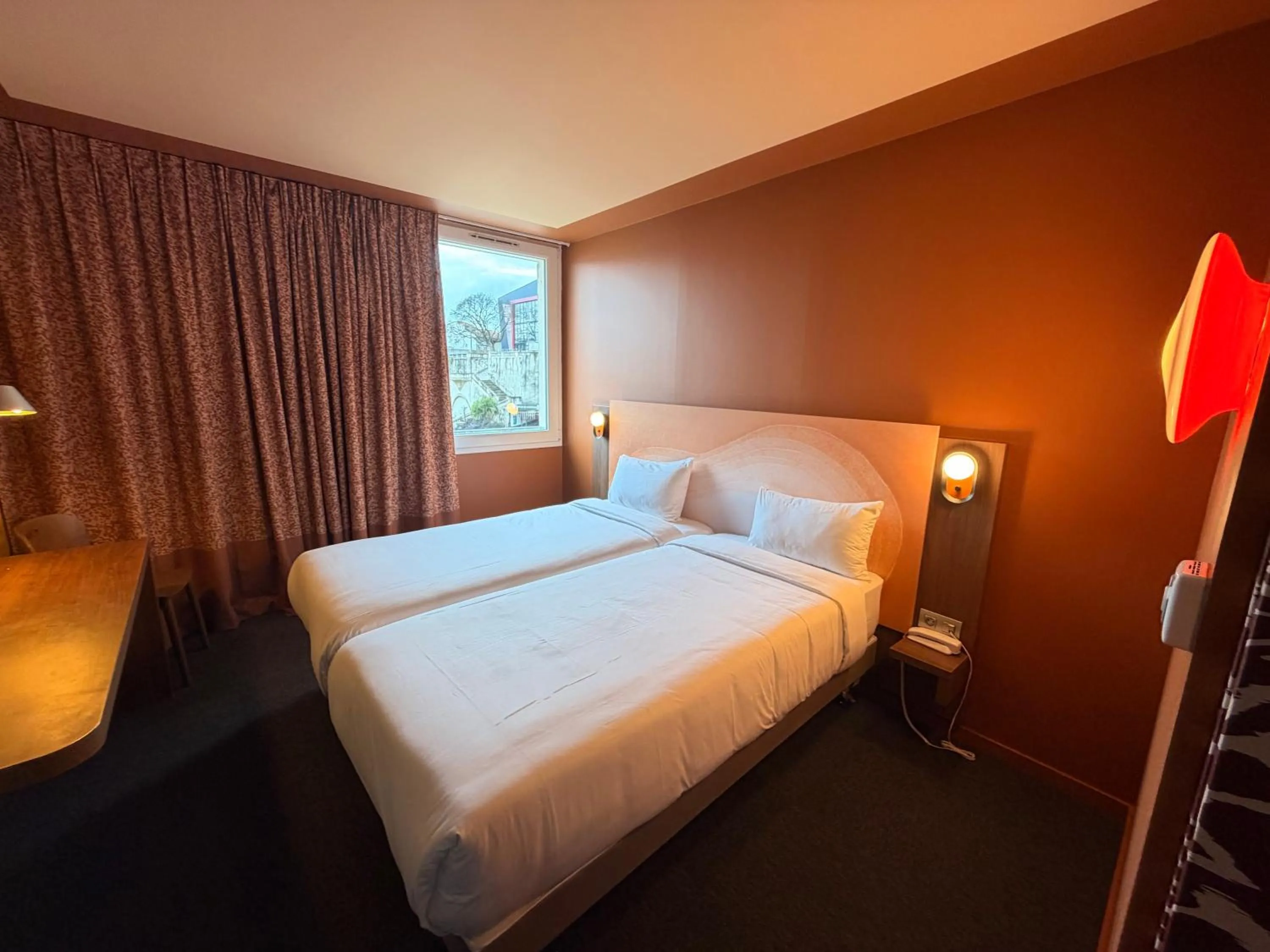 Bed in IBIS STYLES ALES CENTRE