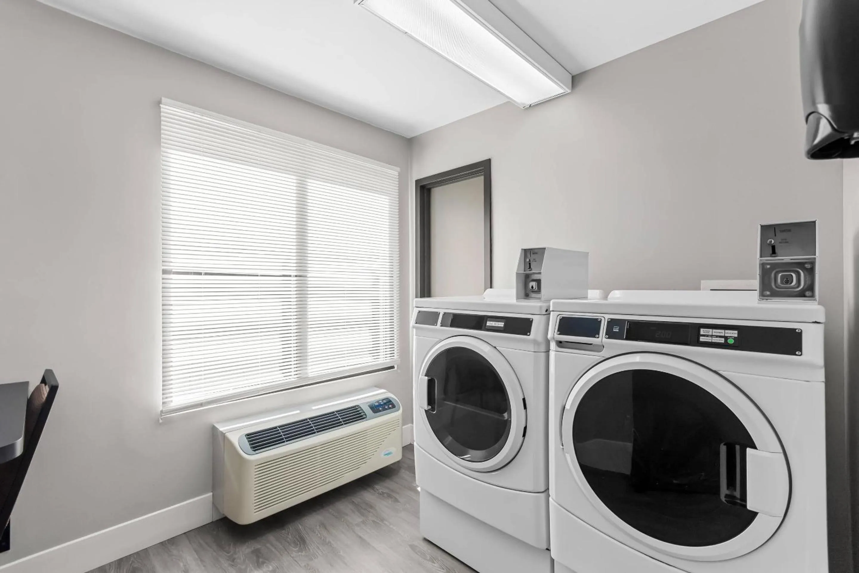 Other in Country Inn & Suites Etown