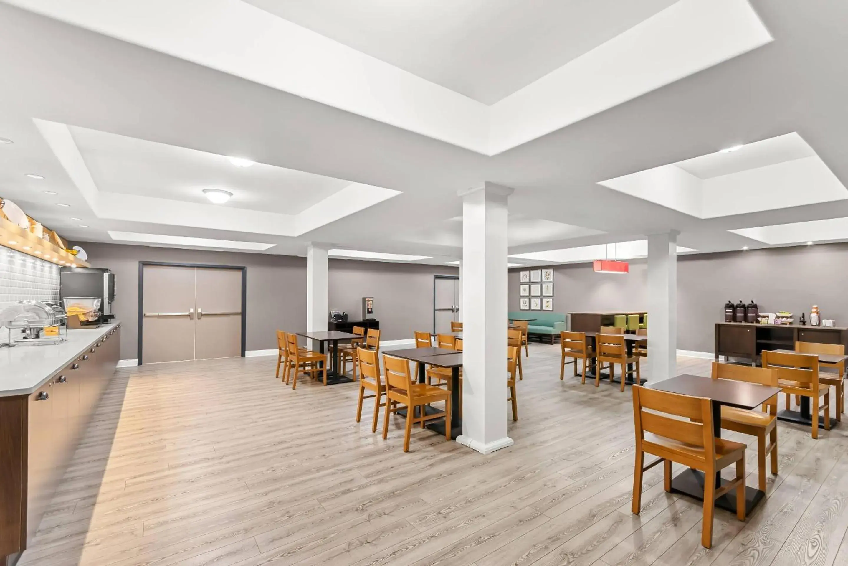 Breakfast in Country Inn & Suites Etown Breakfast in Country Inn & Suites Etown