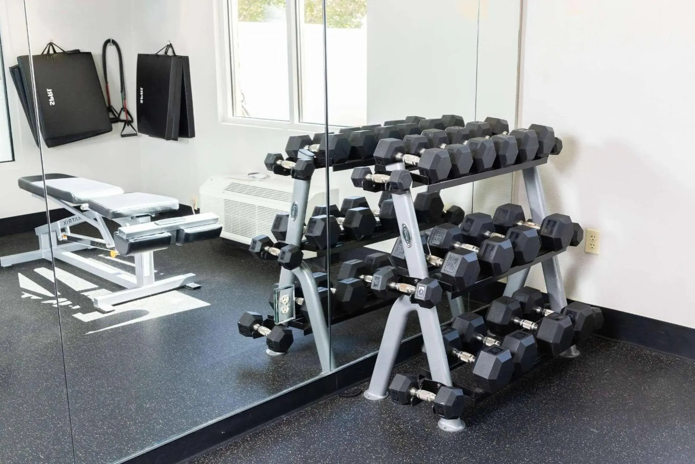 Fitness centre/facilities in Country Inn & Suites Etown Fitness centre/facilities in Country Inn & Suites Etown