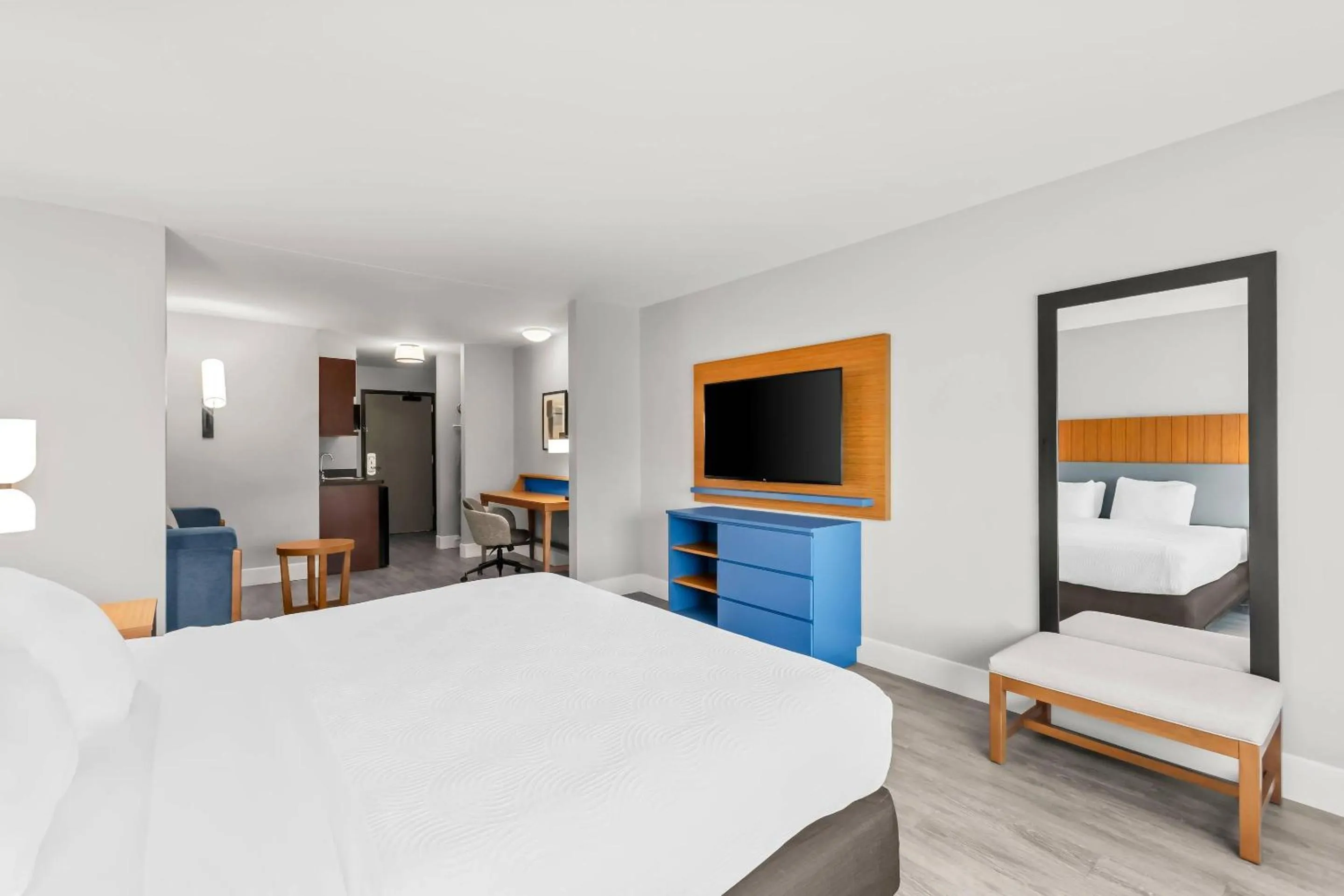 Bedroom, Bed in Country Inn & Suites Etown