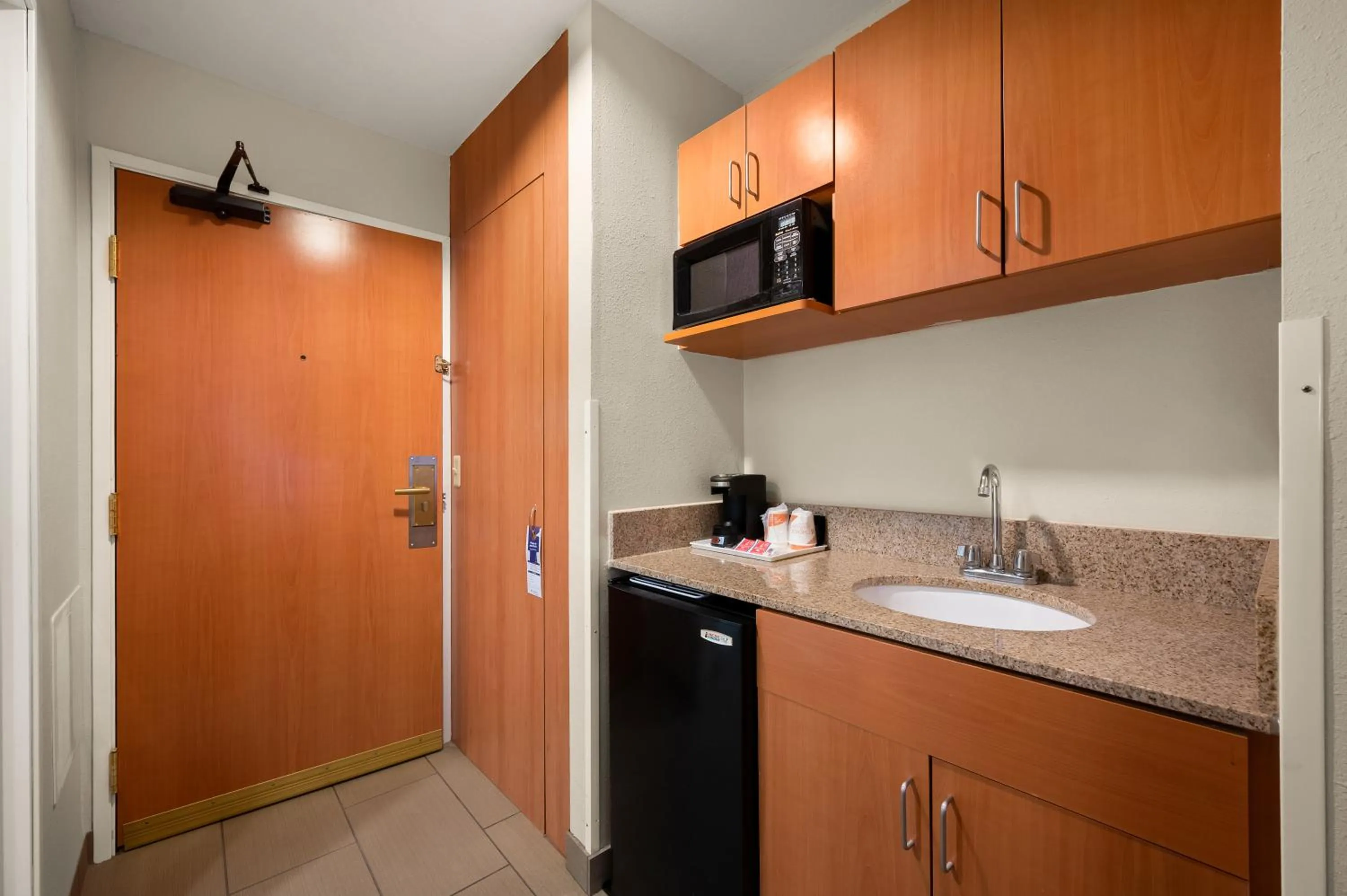 Kitchen or kitchenette in Comfort Inn & Suites