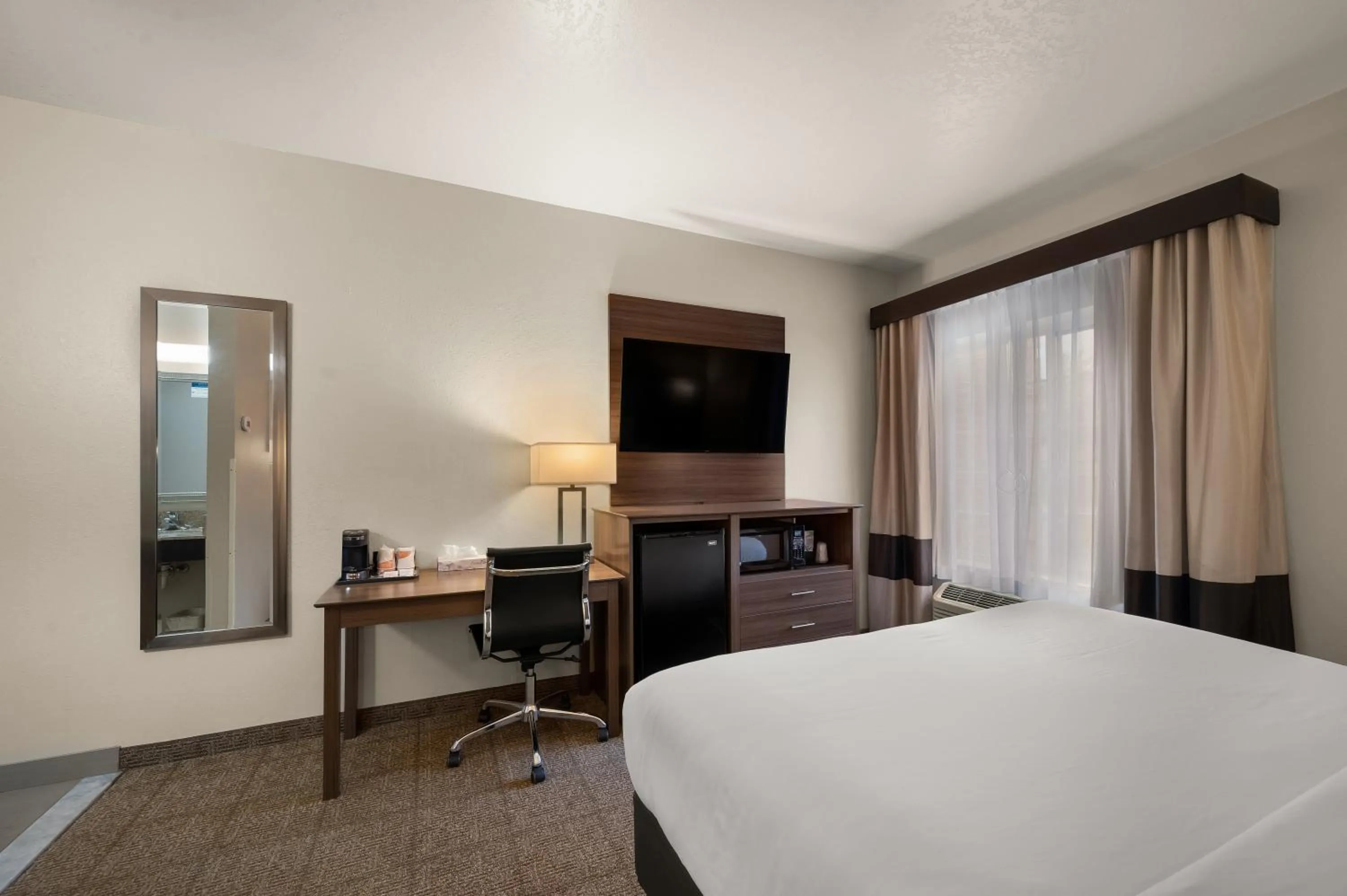 Bedroom, Bed in Comfort Inn & Suites