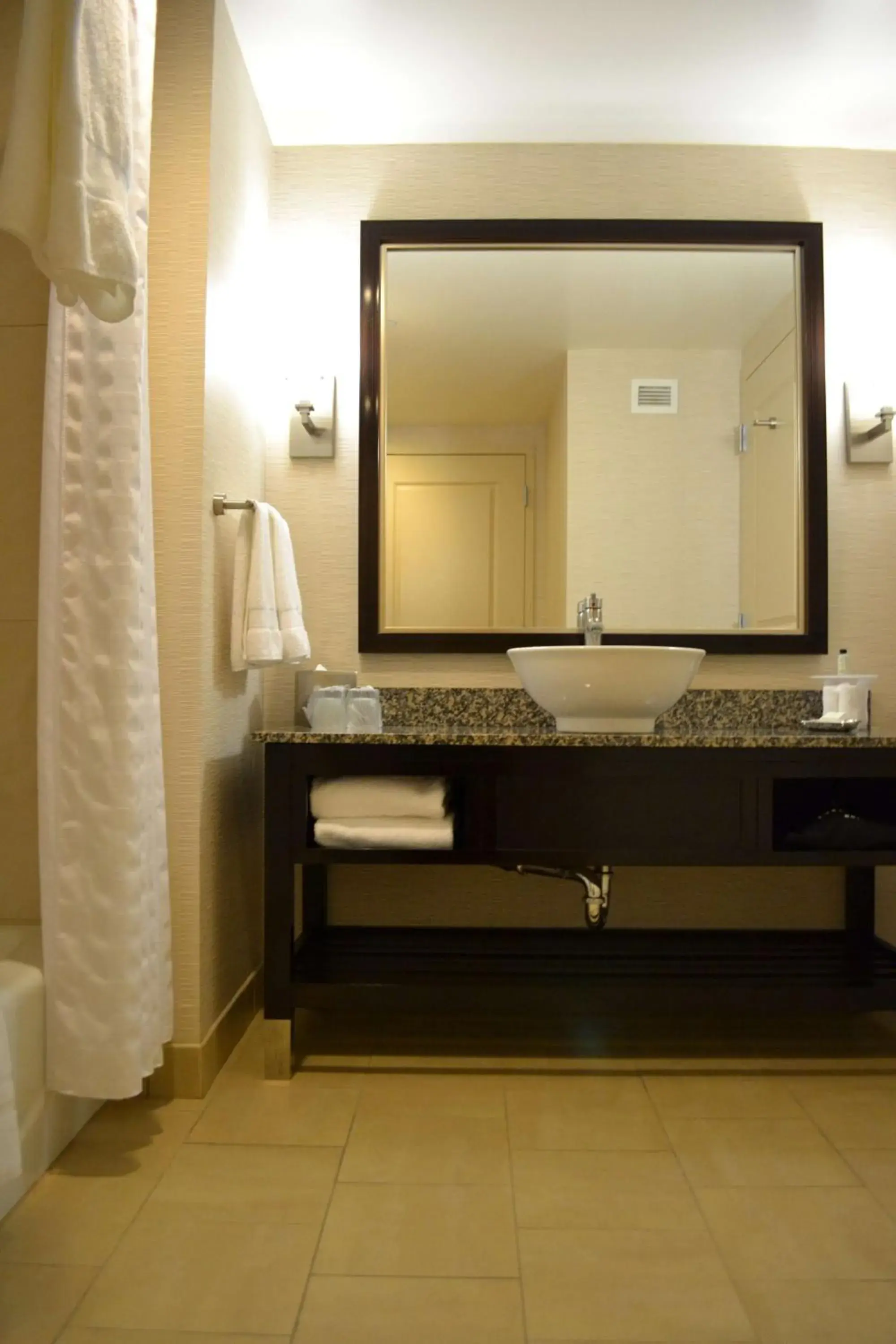 Queen Suite with Two Queen Beds and Roll-In Shower - Mobility Access/Non-Smoking in Embassy Suites Palmdale Queen Suite with Two Queen Beds and Roll-In Shower - Mobility Access/Non-Smoking in Embassy Suites Palmdale