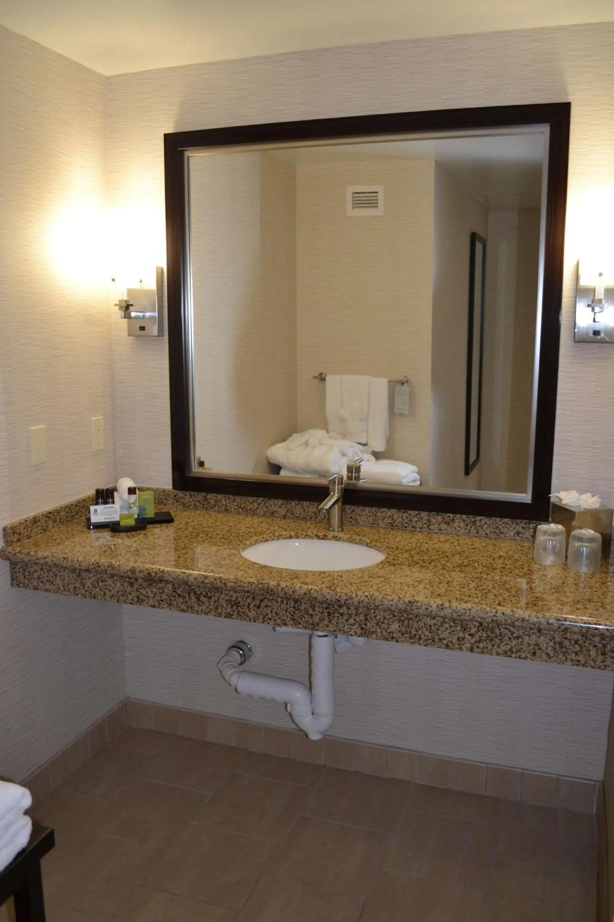 Bathroom in Embassy Suites Palmdale