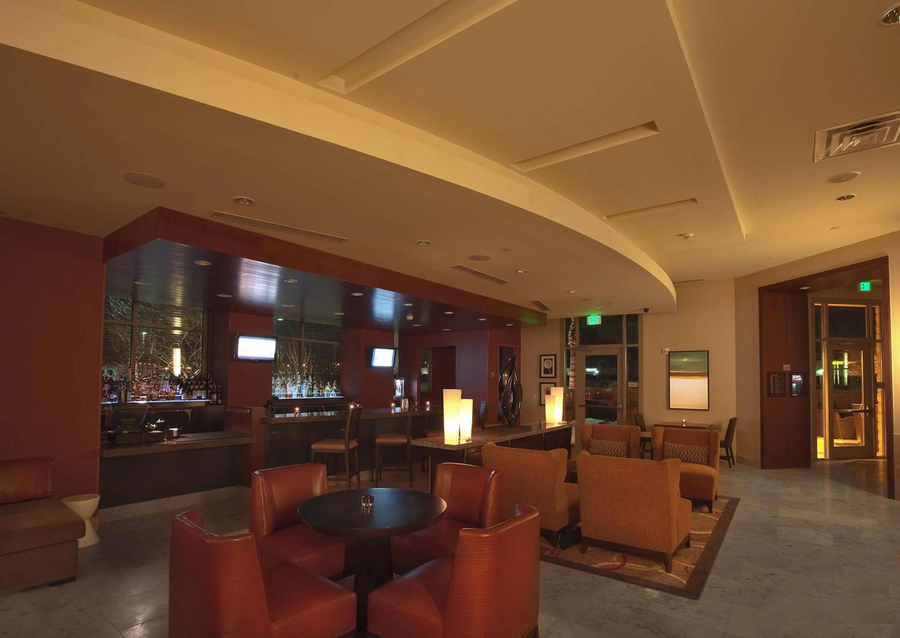 Lounge or bar in Embassy Suites Palmdale