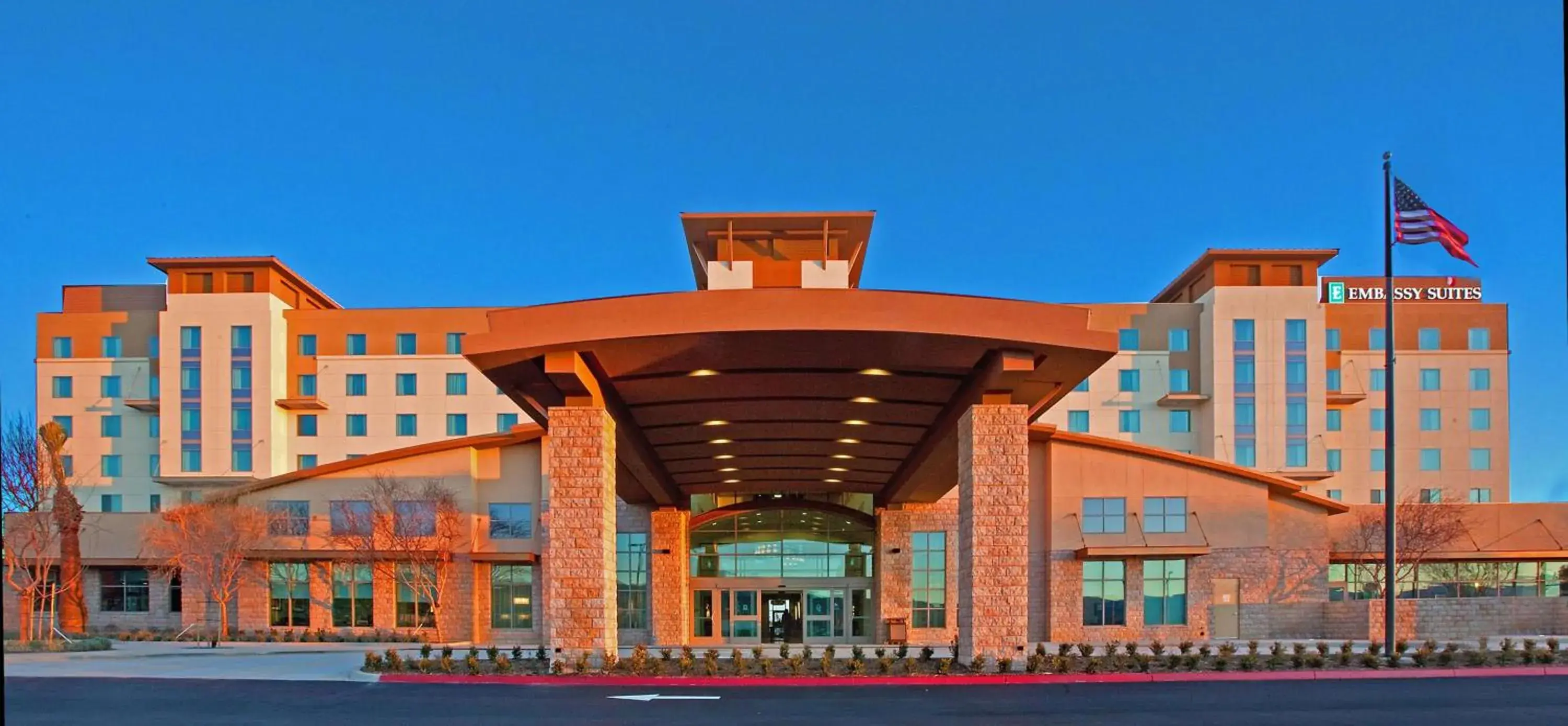 Property building in Embassy Suites Palmdale Property building in Embassy Suites Palmdale