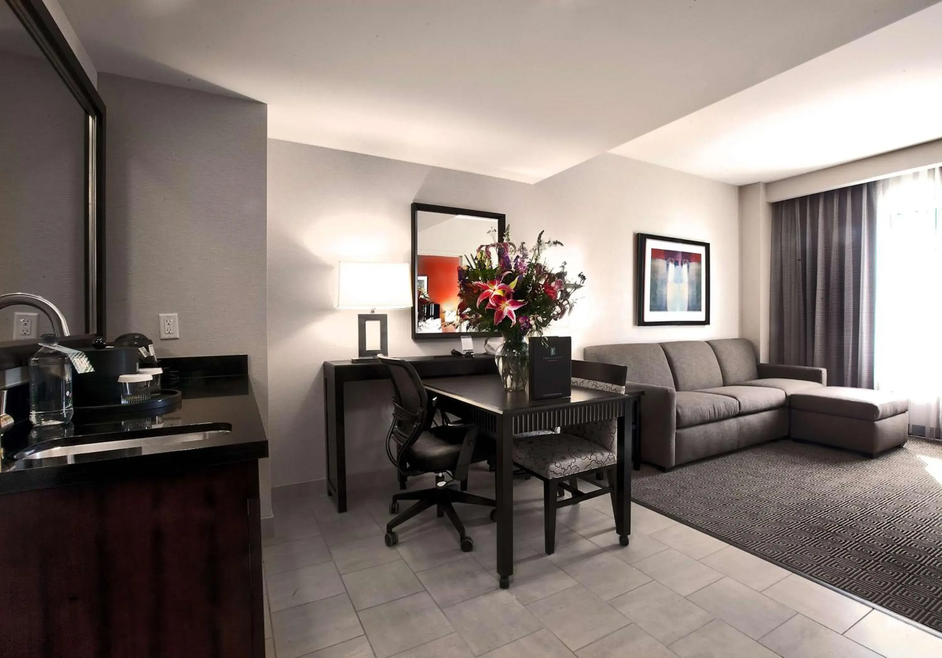 Living room in Embassy Suites Palmdale Living room in Embassy Suites Palmdale