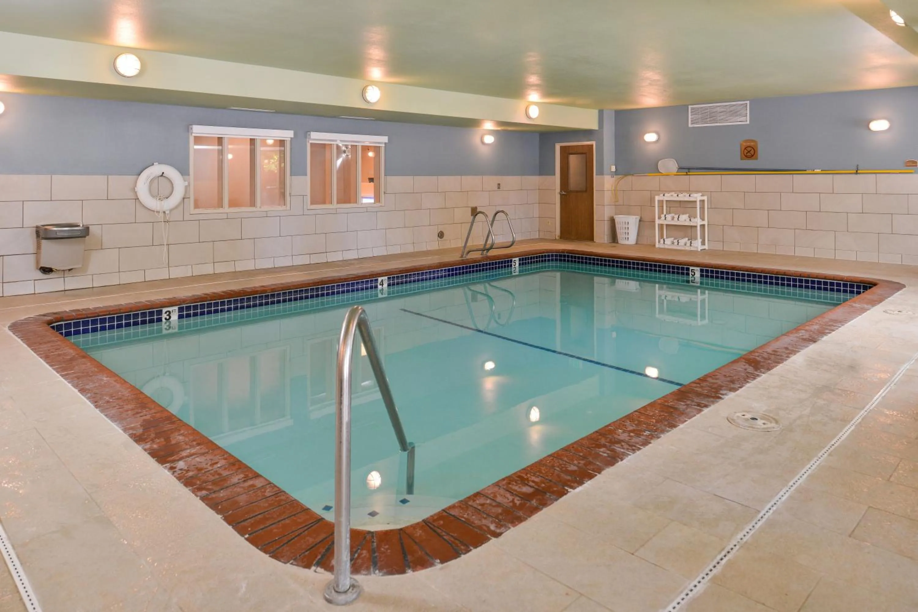 Swimming pool in Holiday Inn Express & Suites Lacey - Olympia by IHG