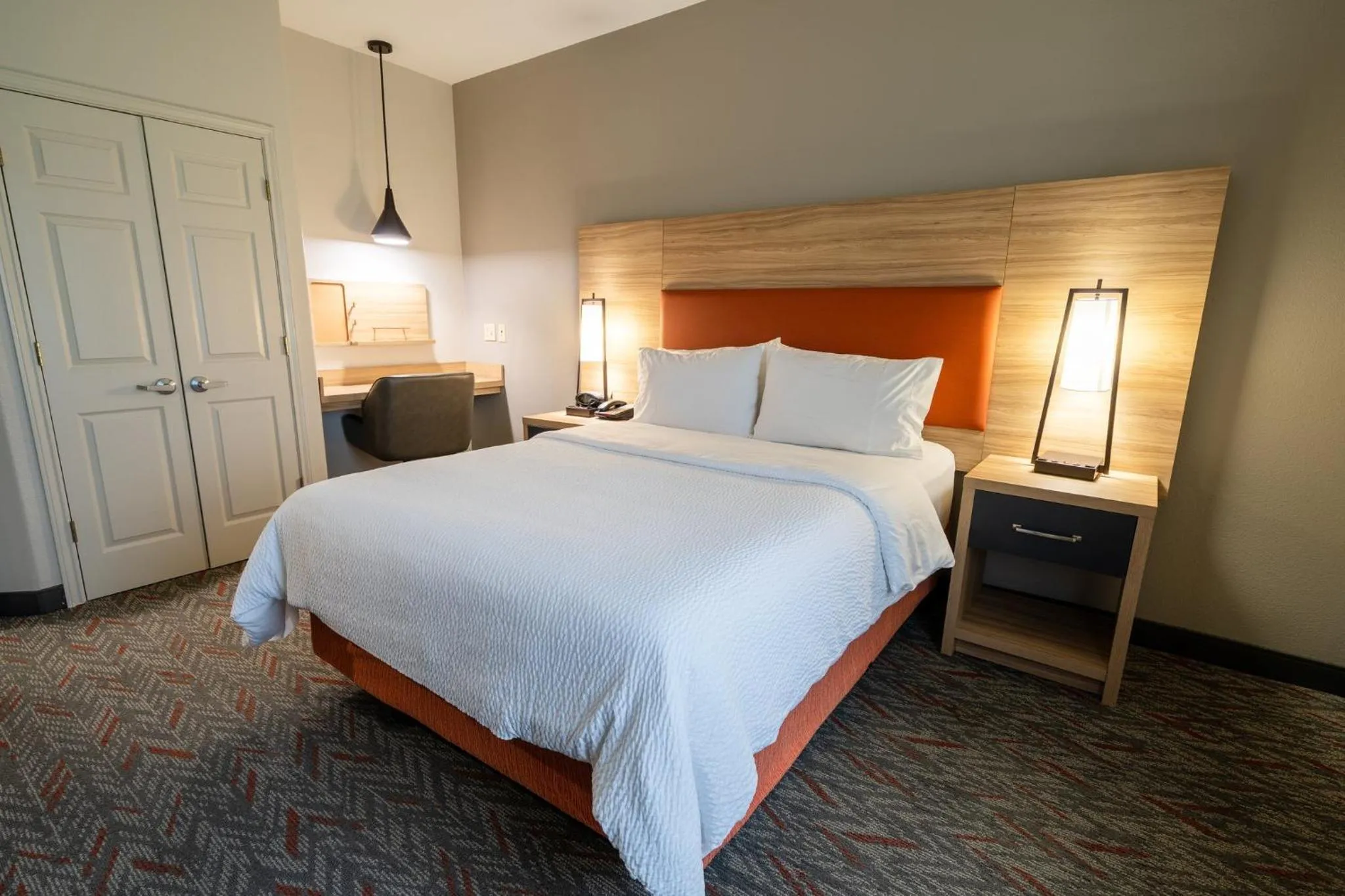 Photo of the whole room, Bed in Candlewood Suites Deer Park by IHG
