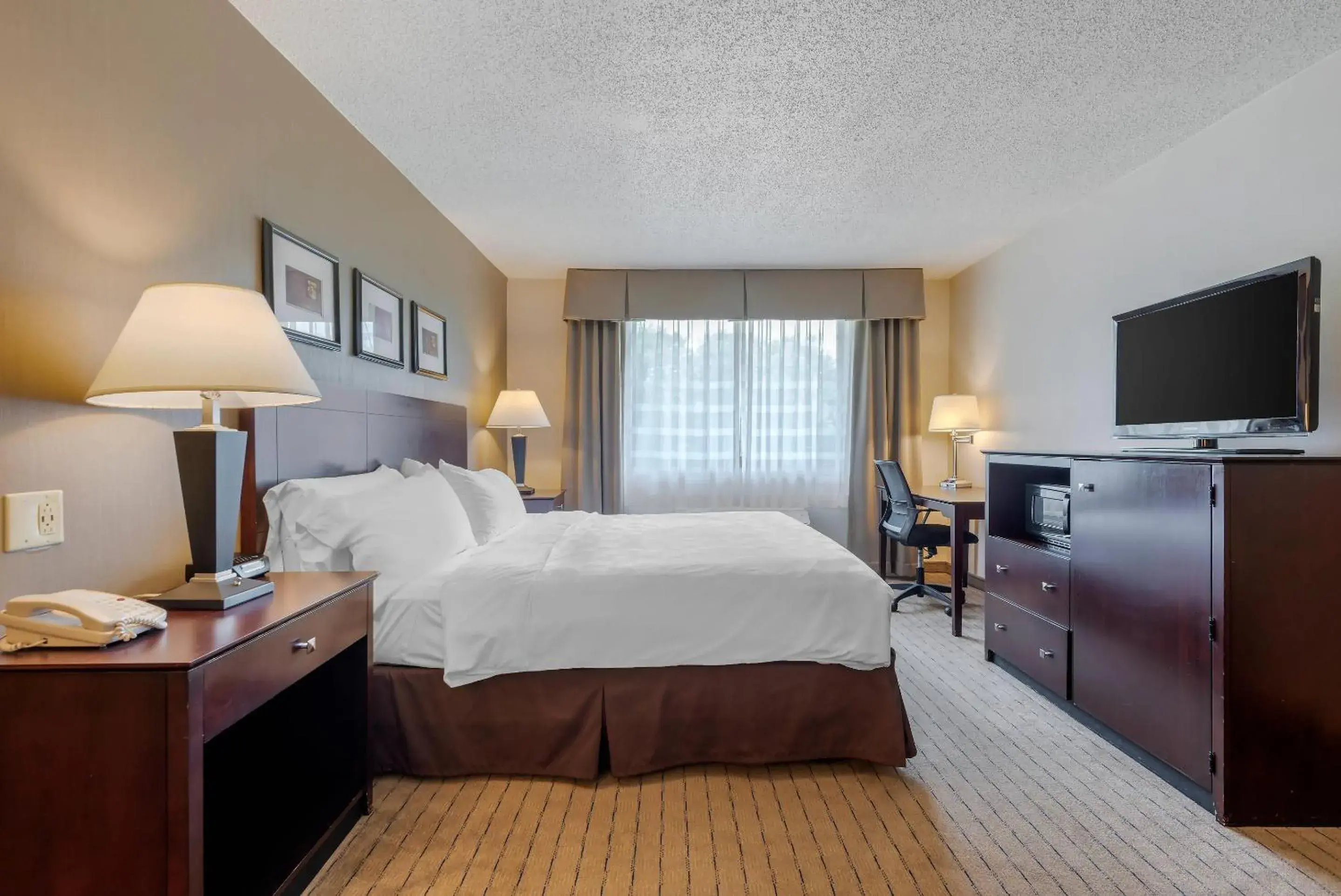 Bedroom, Bed in Clarion Inn Elmira-Horseheads Bedroom, Bed in Clarion Inn Elmira-Horseheads