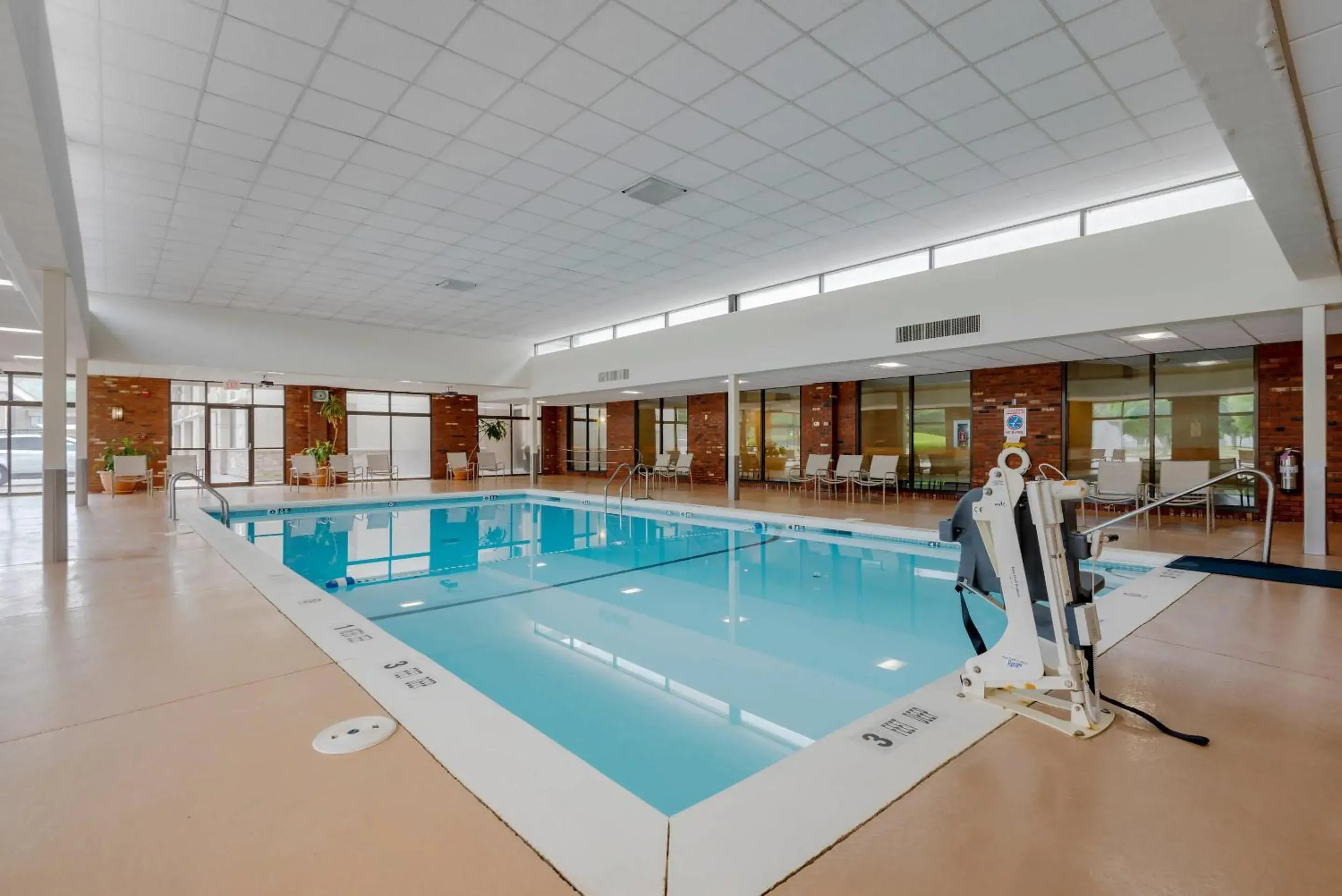 Swimming pool in Clarion Inn Elmira-Horseheads Swimming pool in Clarion Inn Elmira-Horseheads