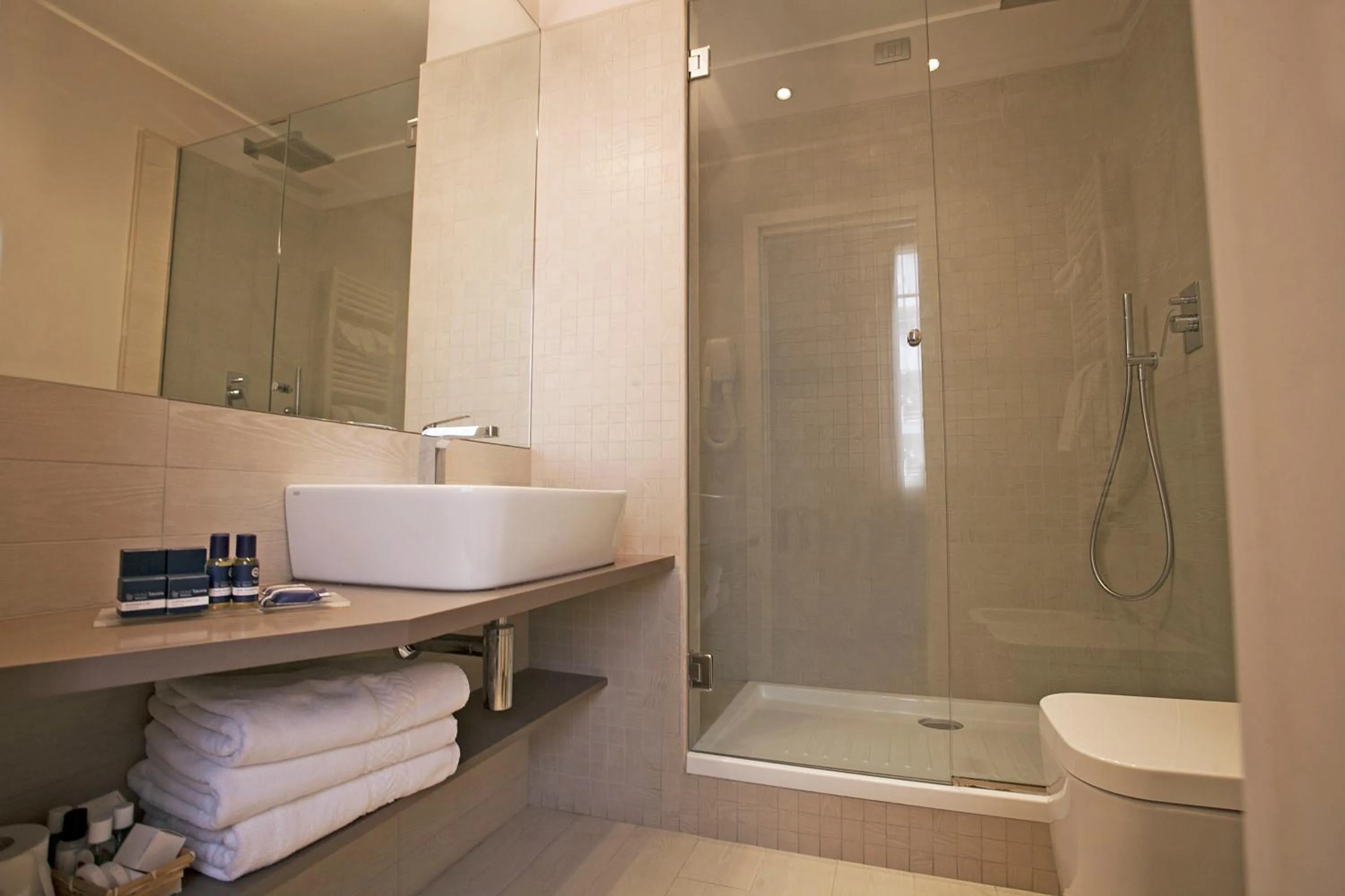 Bathroom in Hotel Savoia