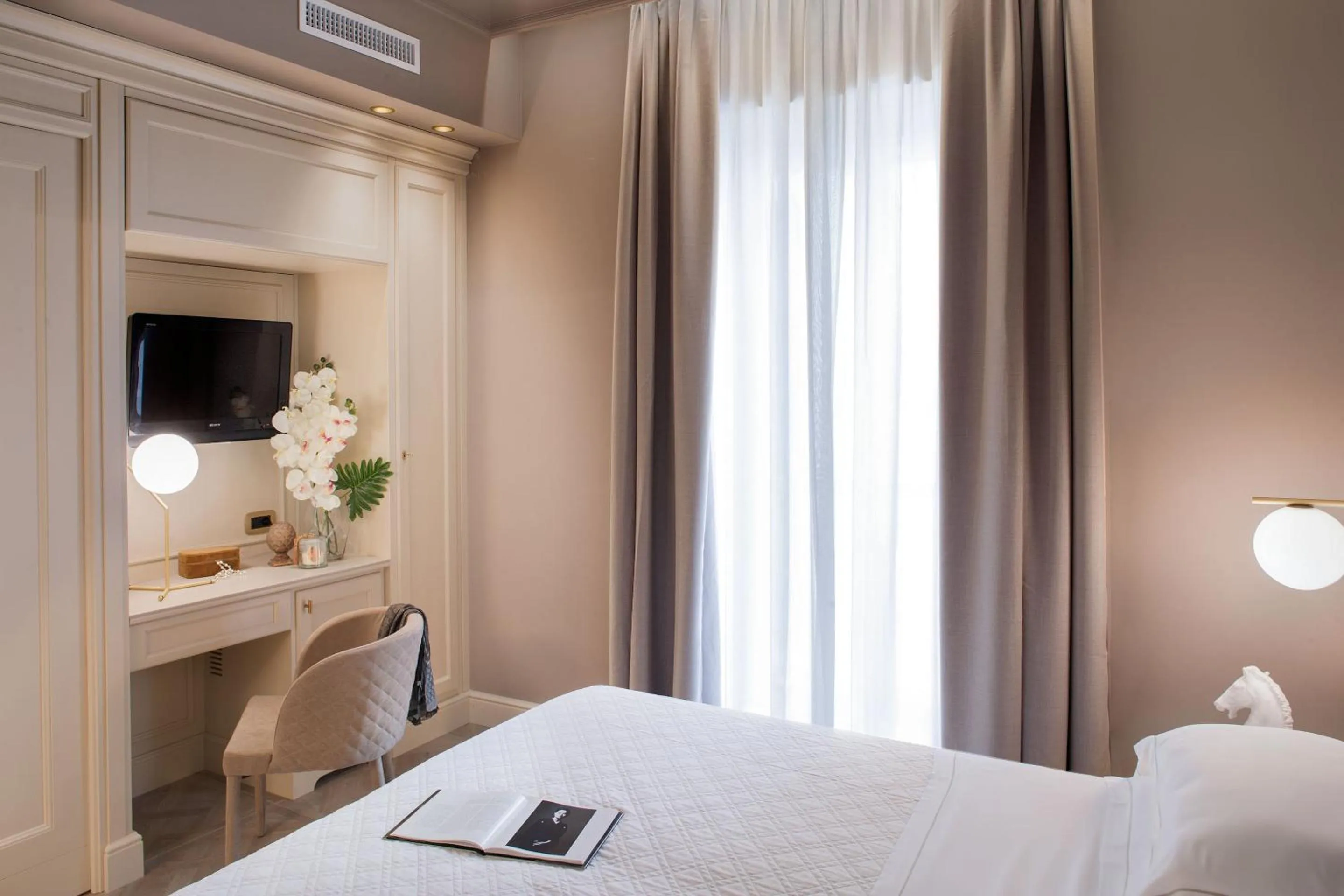 Photo of the whole room, Bed in Hotel Savoia