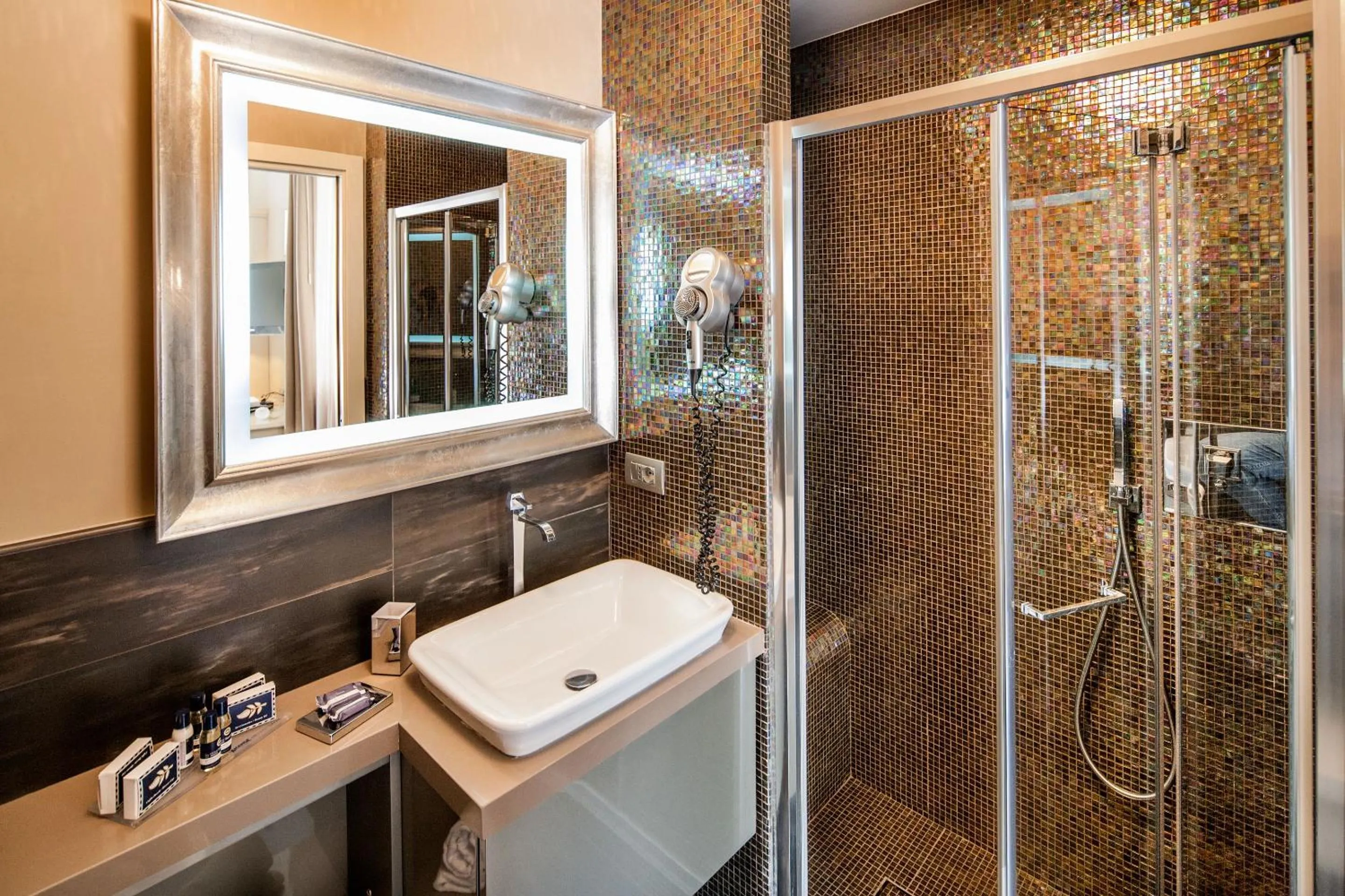 Shower in Hotel Savoia