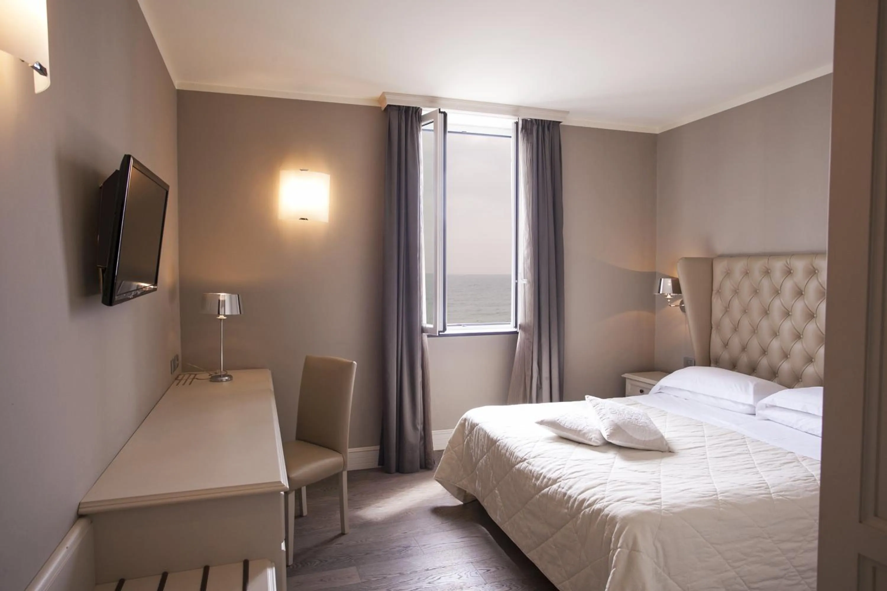 Day, Bed in Hotel Savoia