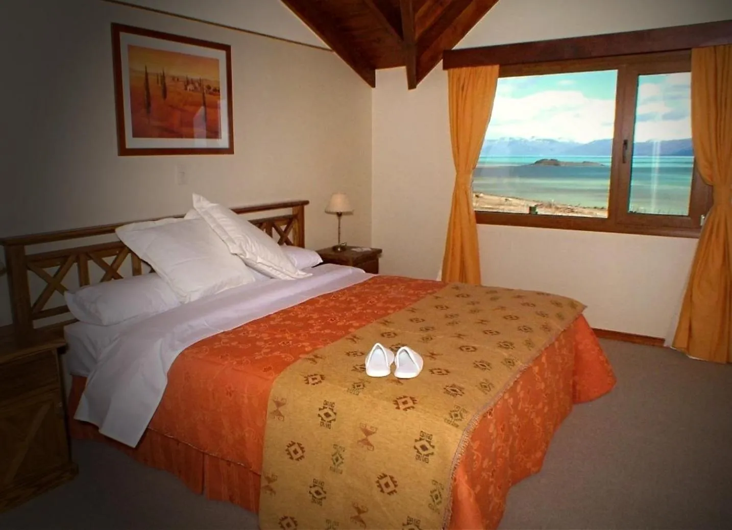 Photo of the whole room, Bed in Terraza Coirones Hotel