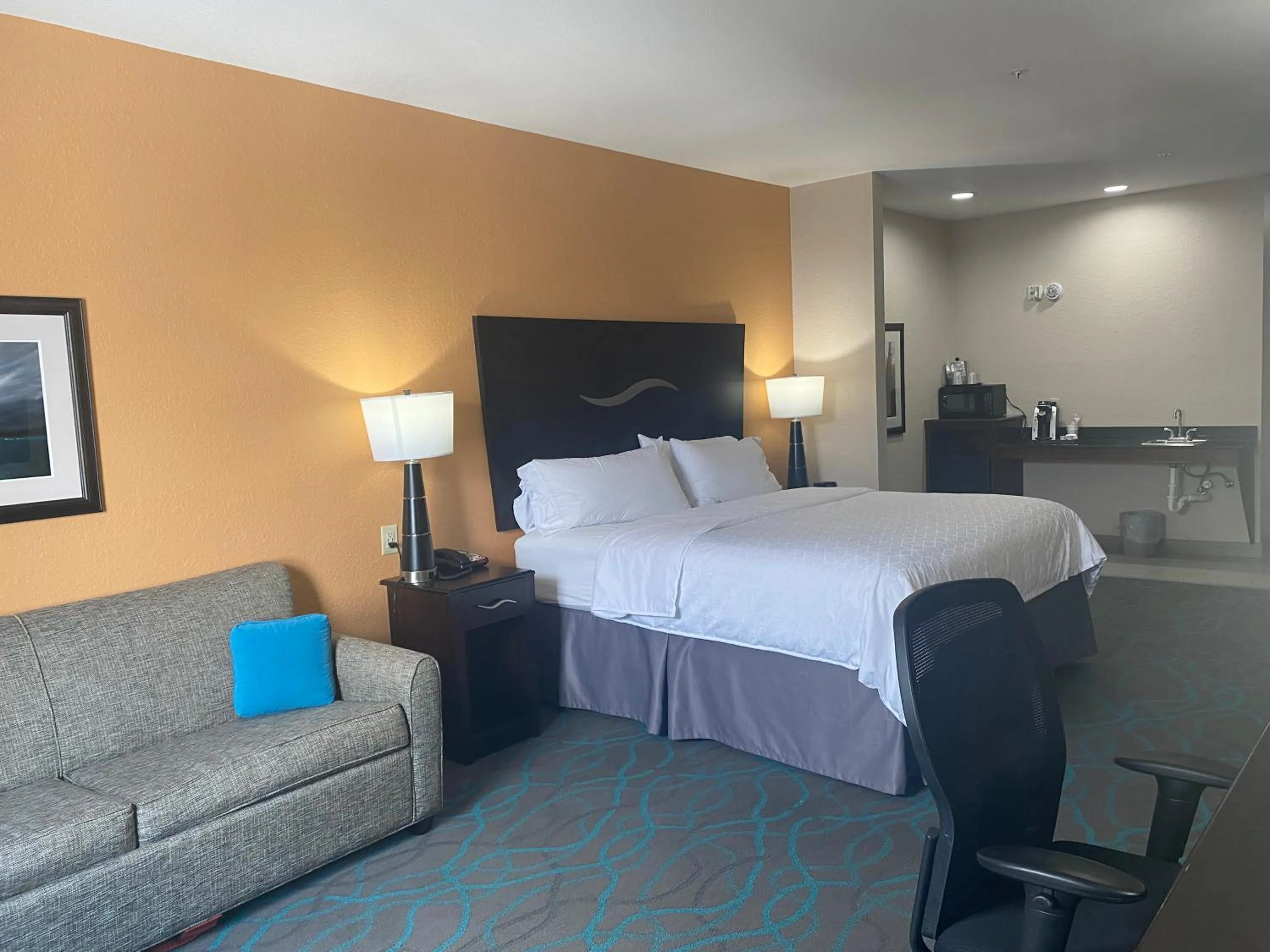 Bed in Holiday Inn Express Hotel and Suites Fort Stockton by IHG