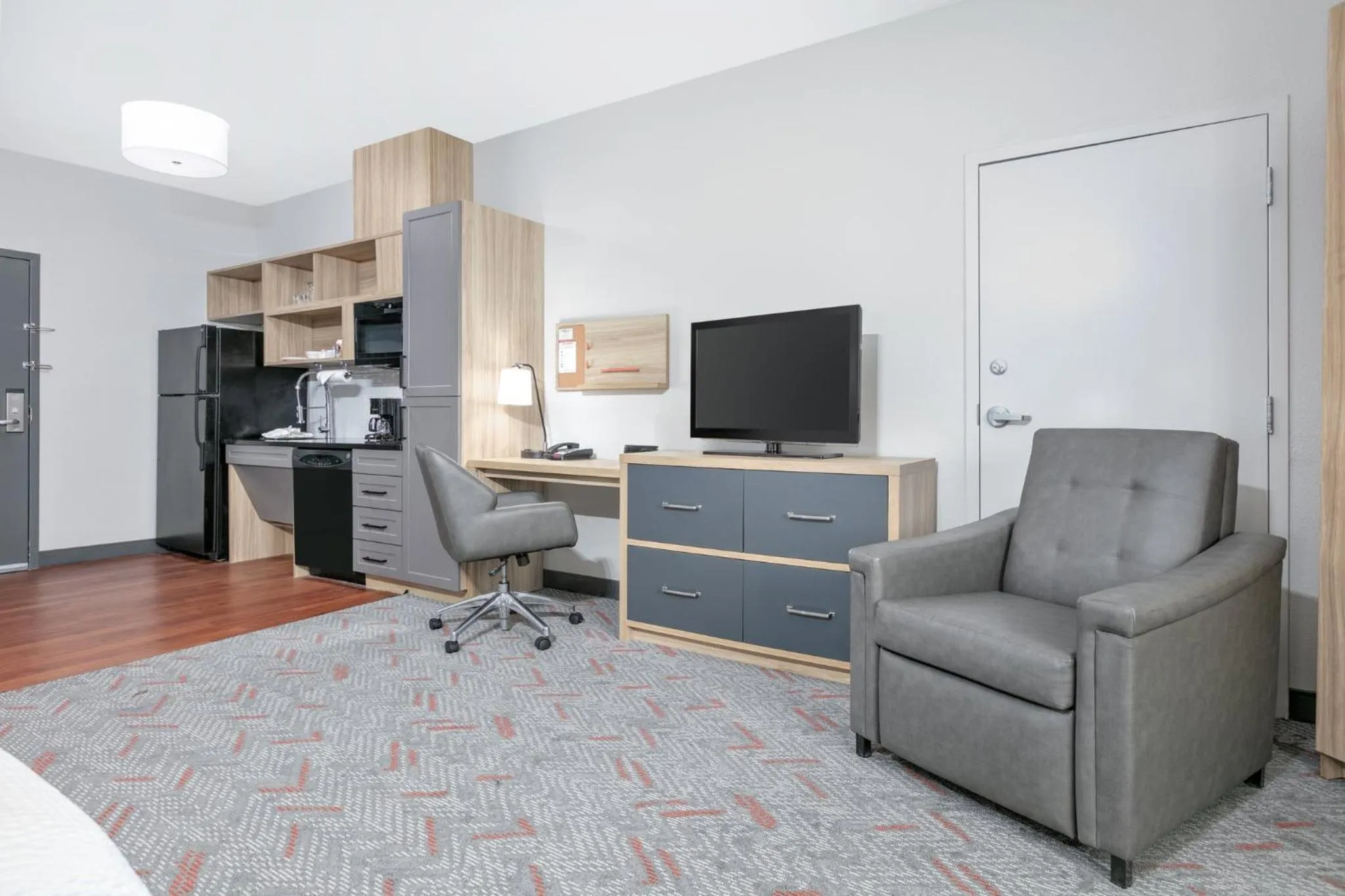 Photo of the whole room, Bed in Candlewood Suites Houston I-10 East by IHG