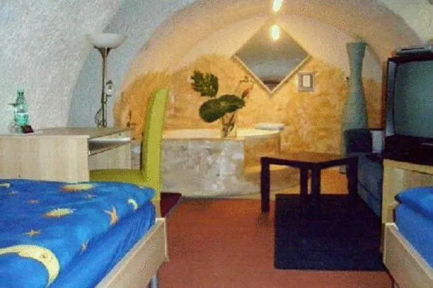 Bed in Fritzis Art Hotel