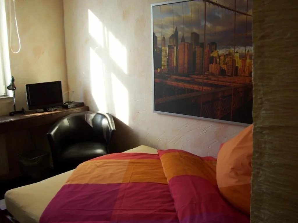 Bed in Fritzis Art Hotel