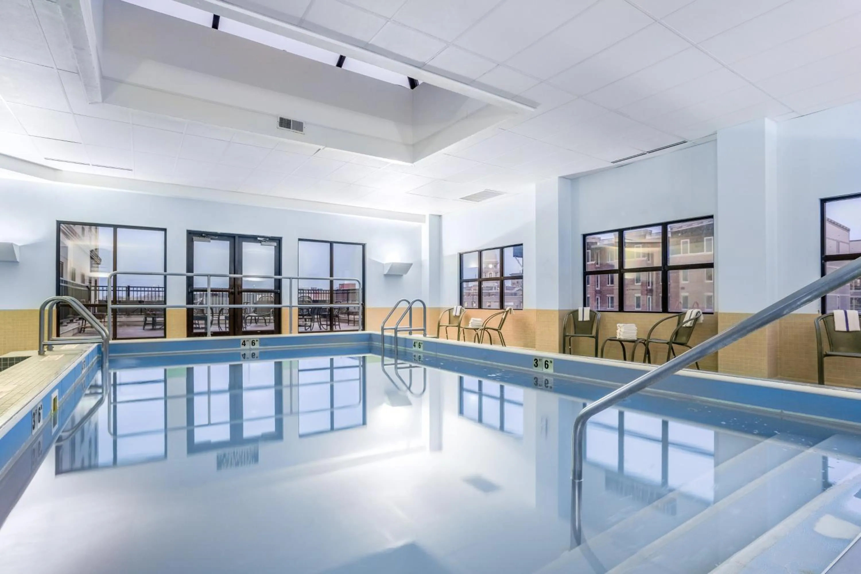 Swimming pool in Holiday Inn Lafayette-City Centre by IHG