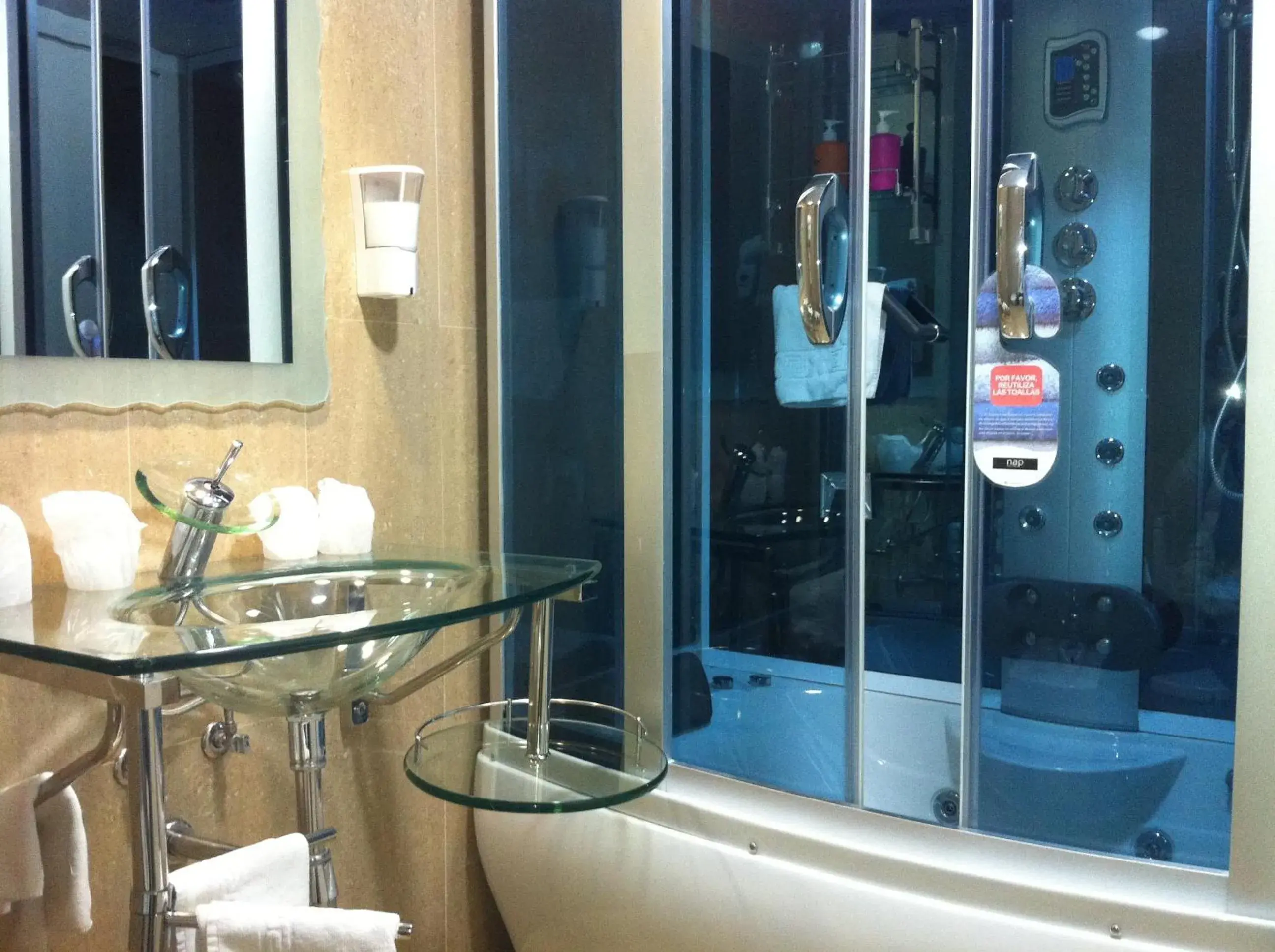 Family Suite (2 Adults + 2 Children) in Nap Oviedo Family Suite (2 Adults + 2 Children) in Nap Oviedo