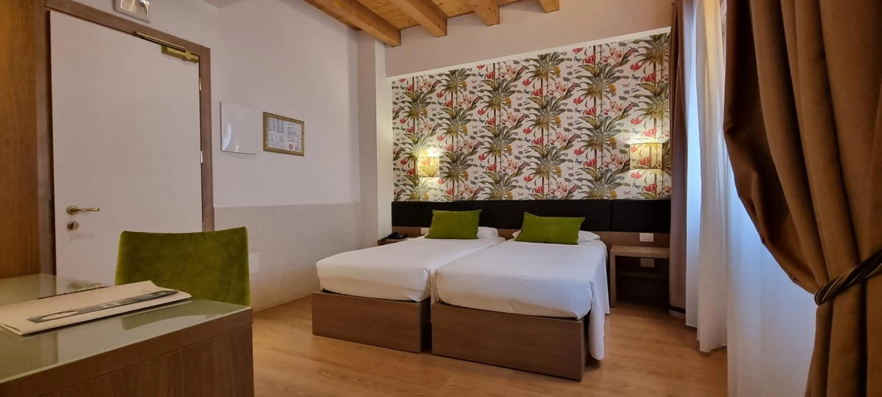 Bed in UNAHOTELS Eco Hotel Villa Costanza Venezia