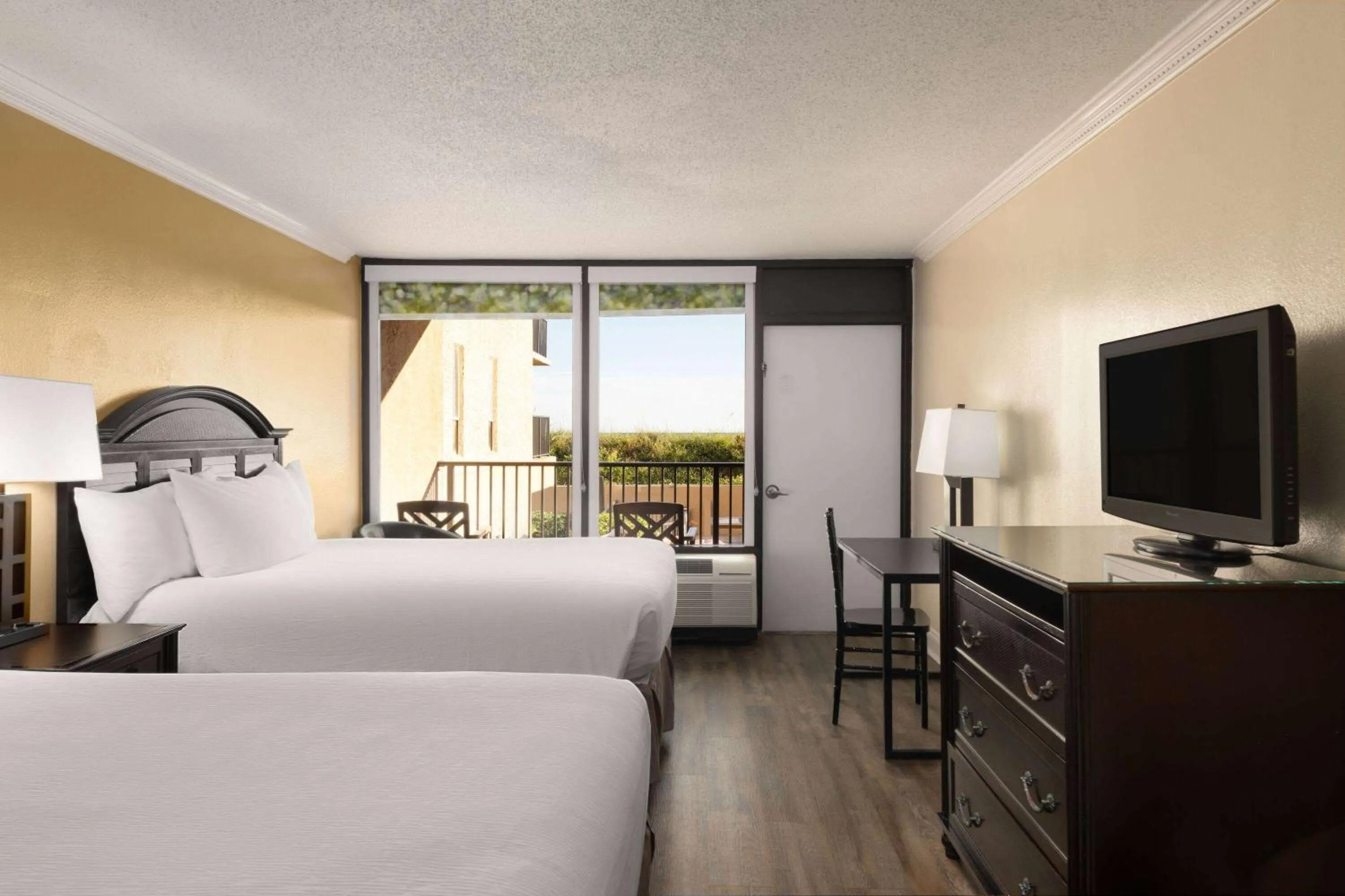 Photo of the whole room, Bed in Wyndham Garden Fort Walton Beach Destin