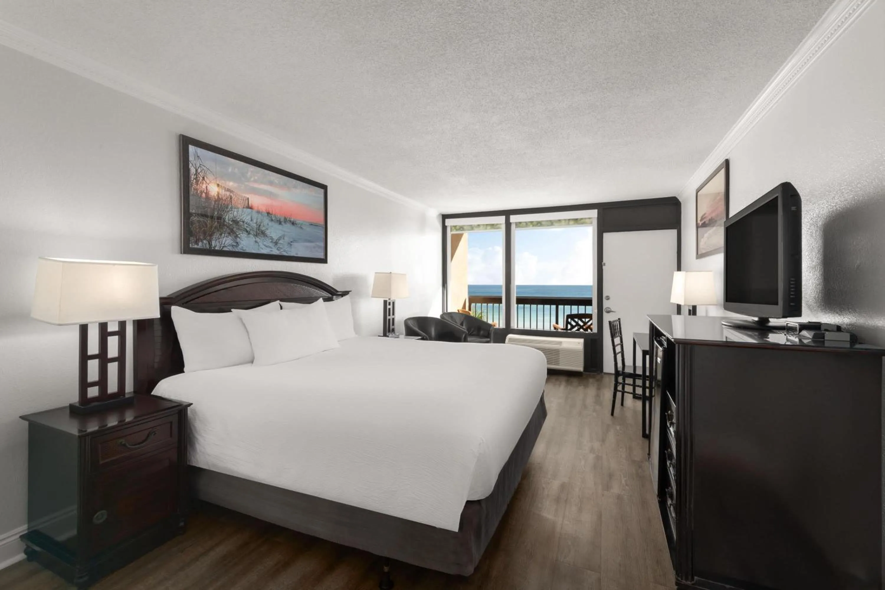 Photo of the whole room, Bed in Wyndham Garden Fort Walton Beach Destin