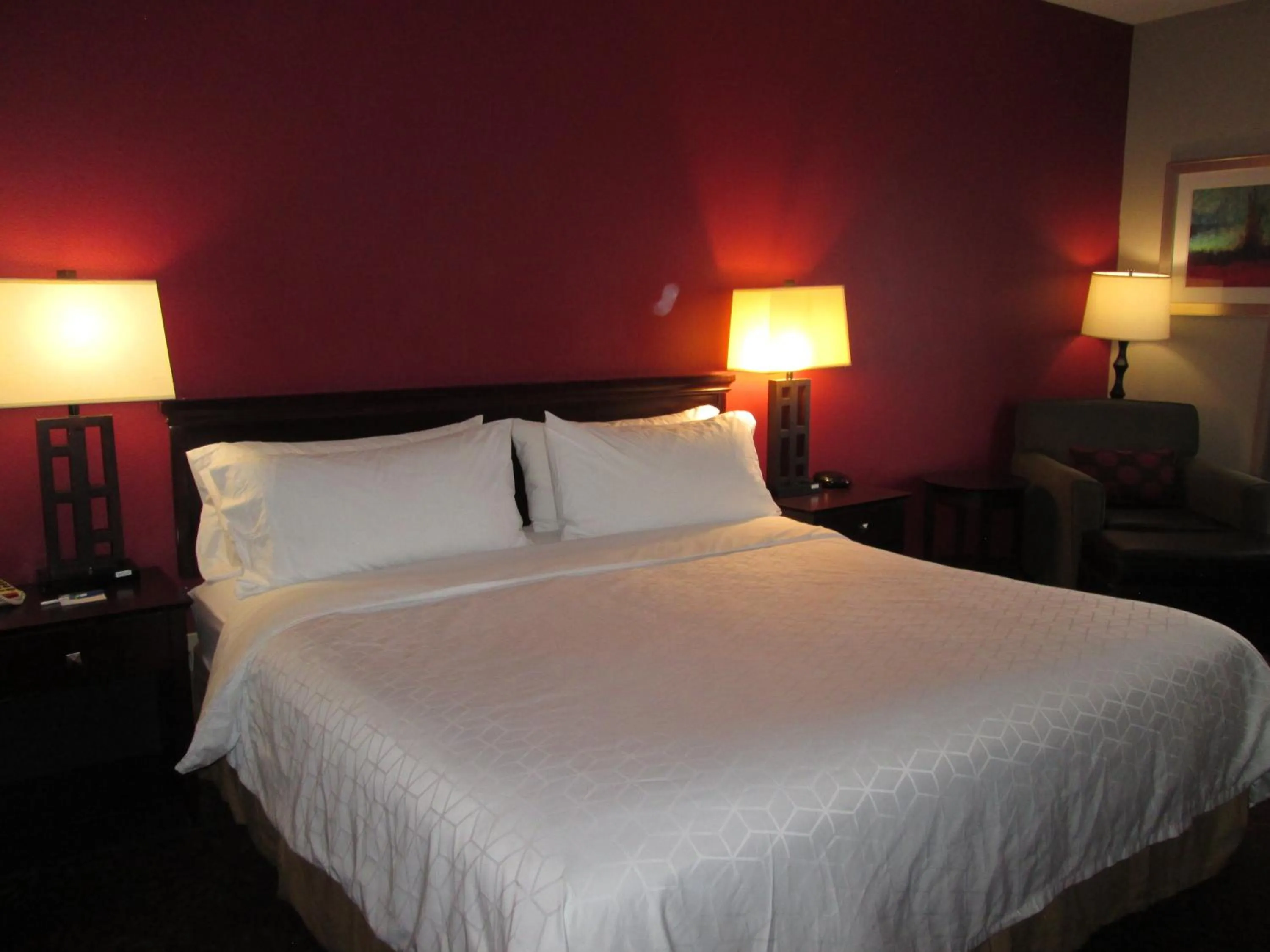 Photo of the whole room, Bed in Holiday Inn Express Cloverdale - Greencastle by IHG