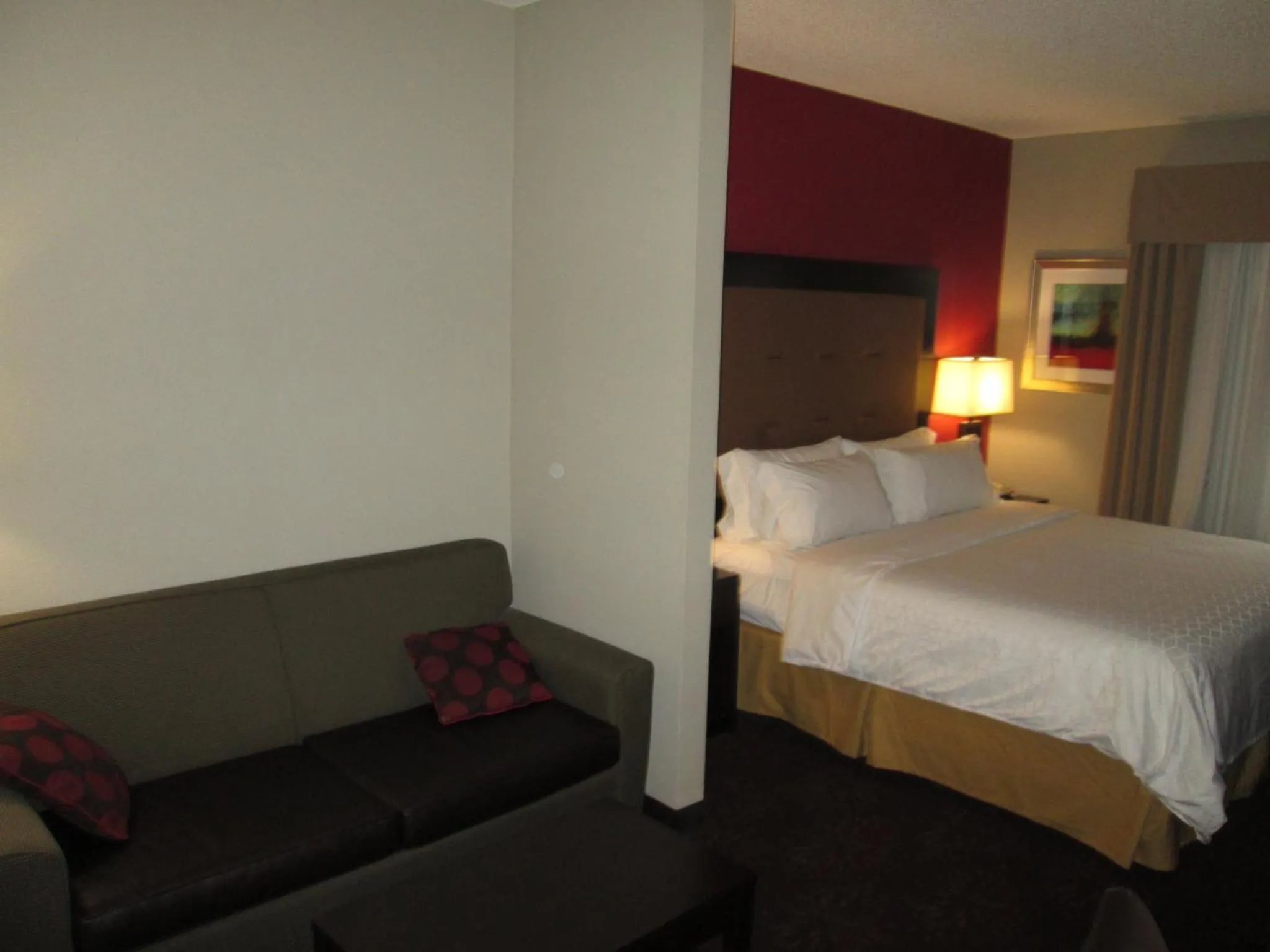 Photo of the whole room, Bed in Holiday Inn Express Cloverdale - Greencastle by IHG