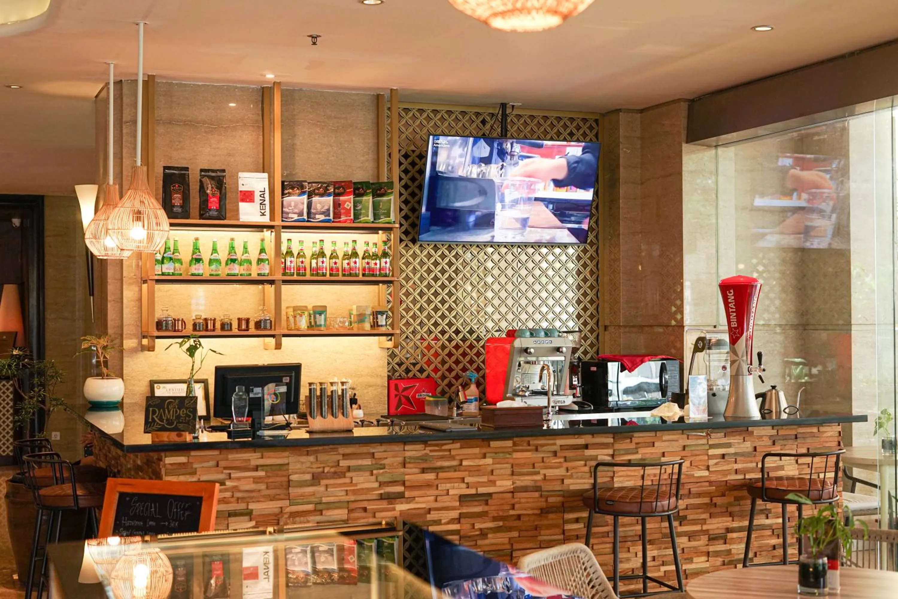 Lounge or bar in Swiss-Belhotel Bogor