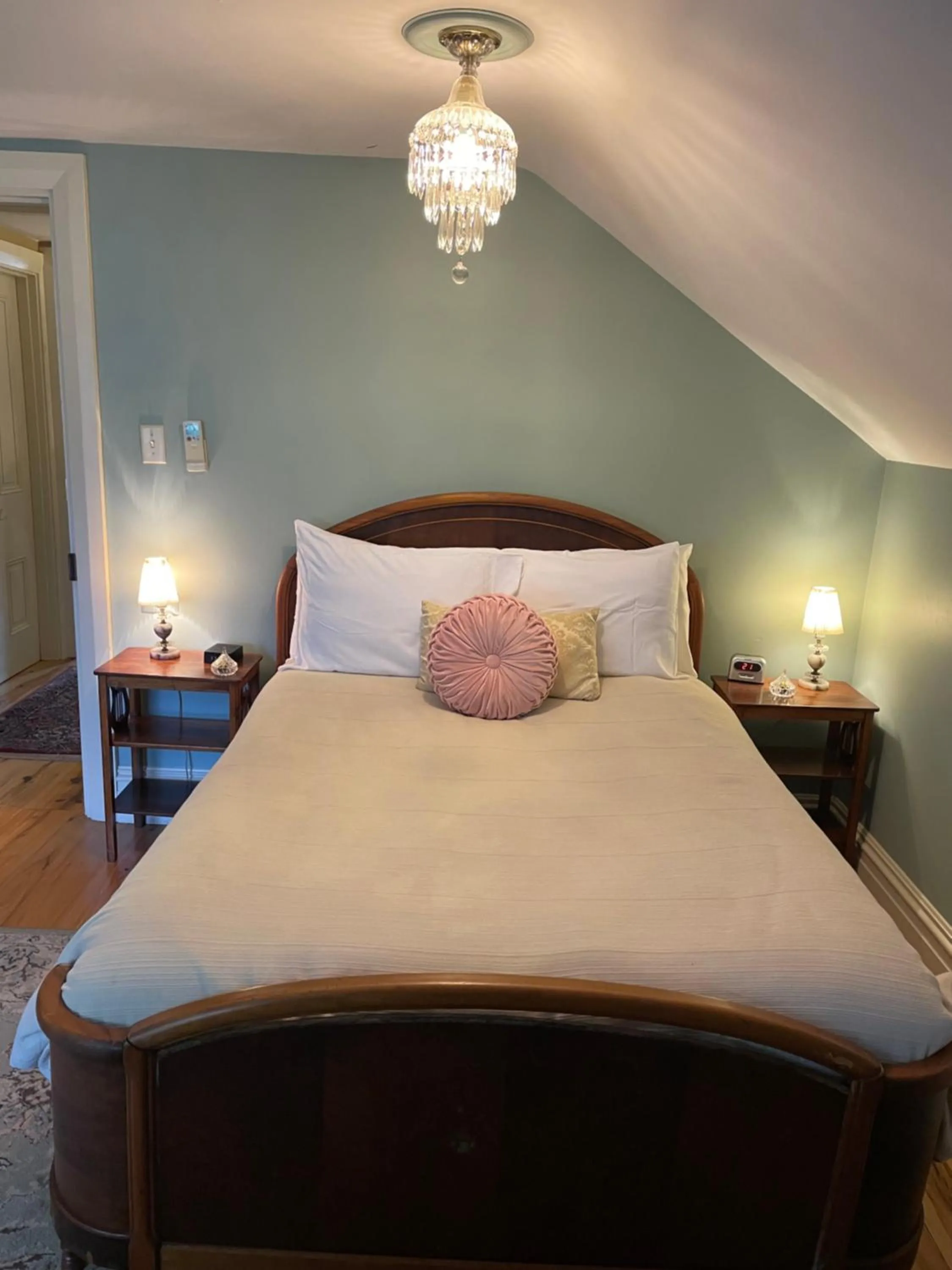 Bed in Hollinger House