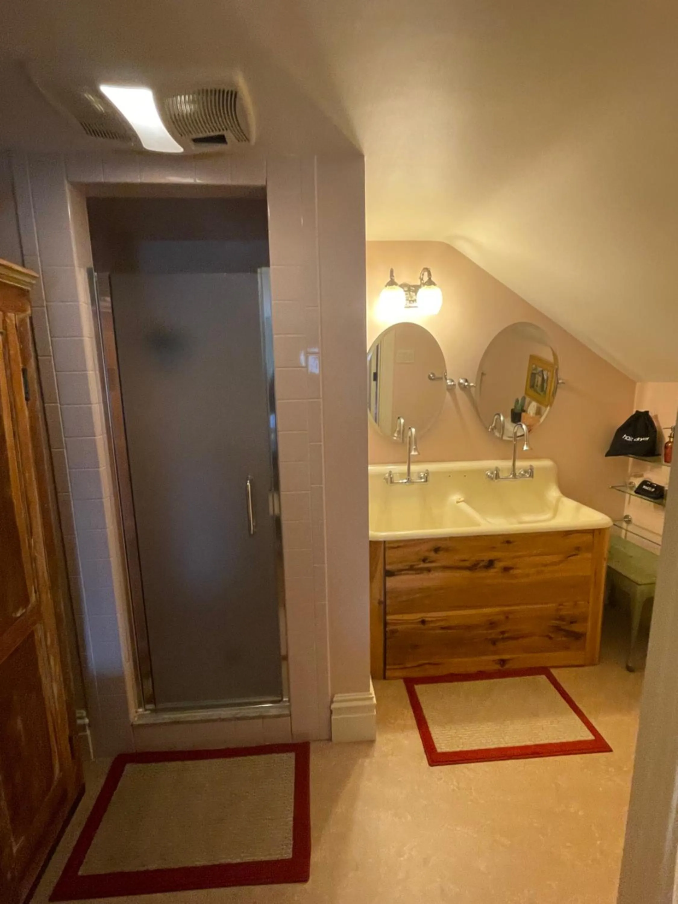 Bathroom in Hollinger House