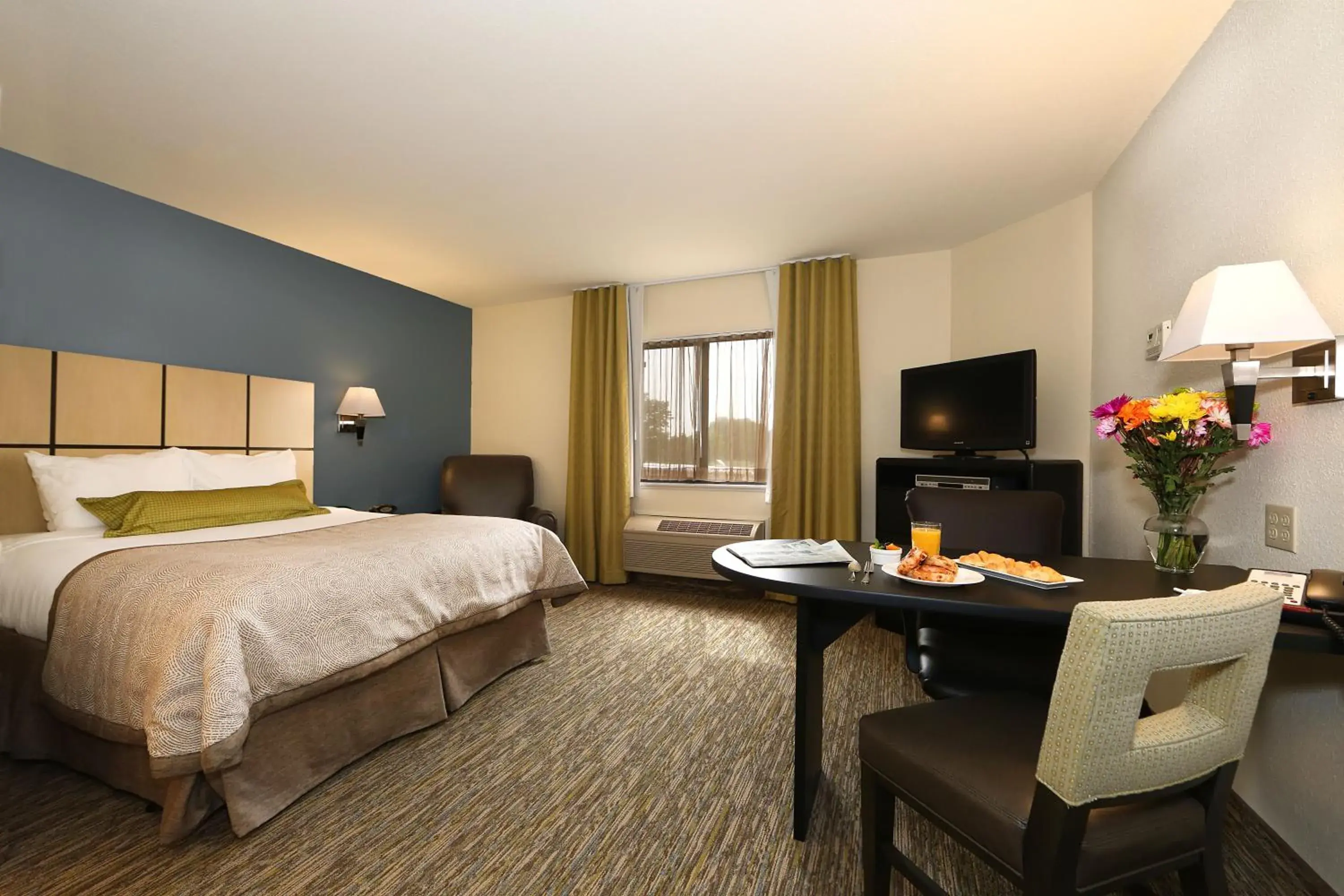 Queen Studio in Candlewood Suites East Lansing by IHG Queen Studio in Candlewood Suites East Lansing by IHG
