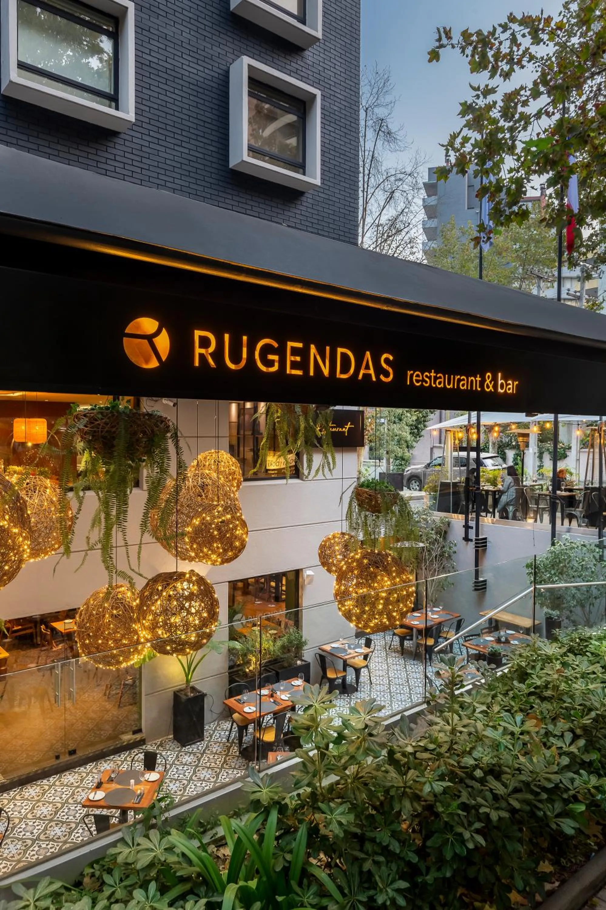 Restaurant/places to eat in Rugendas Hotel Boutique by Time Hotel & Apartments