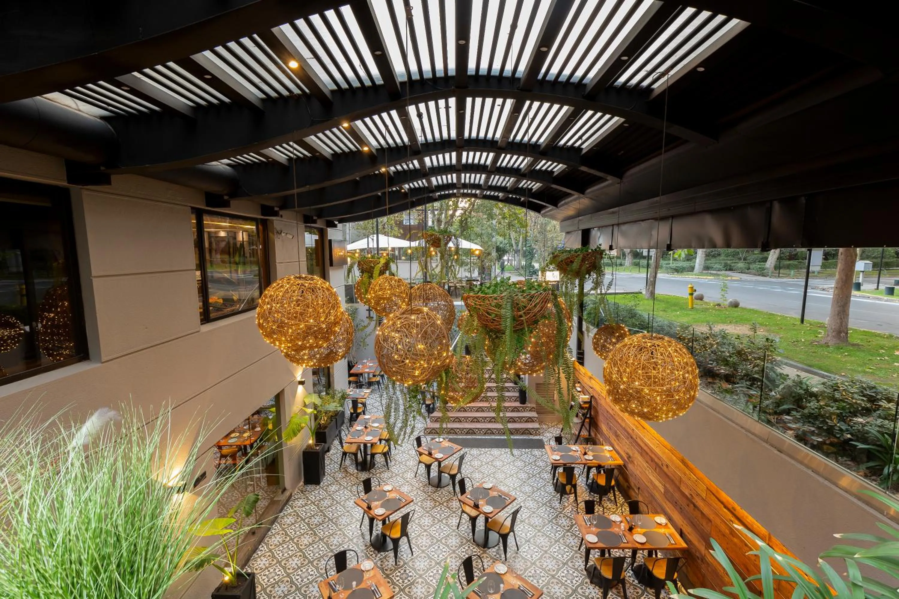 Restaurant/places to eat in Rugendas Hotel Boutique by Time Hotel & Apartments
