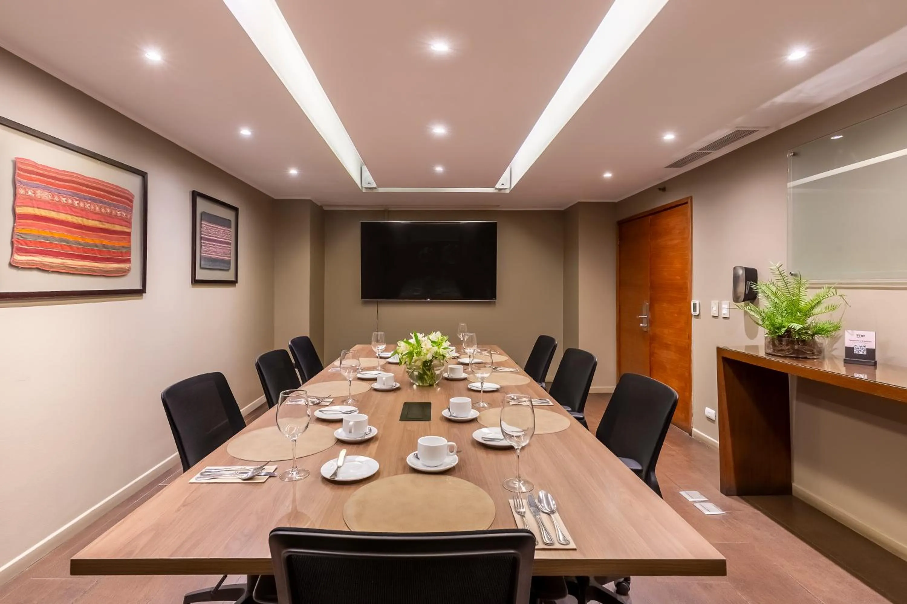 Business facilities in Rugendas Hotel Boutique by Time Hotel & Apartments