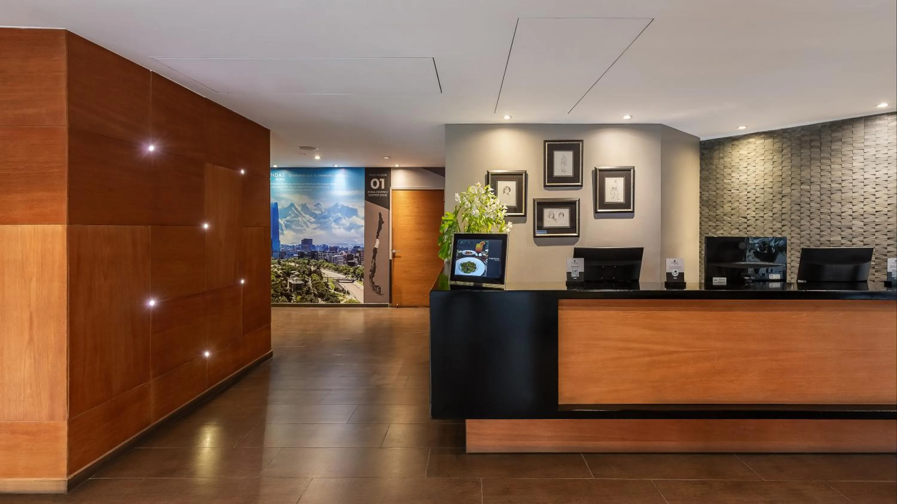 Lobby or reception in Rugendas Hotel Boutique by Time Hotel & Apartments