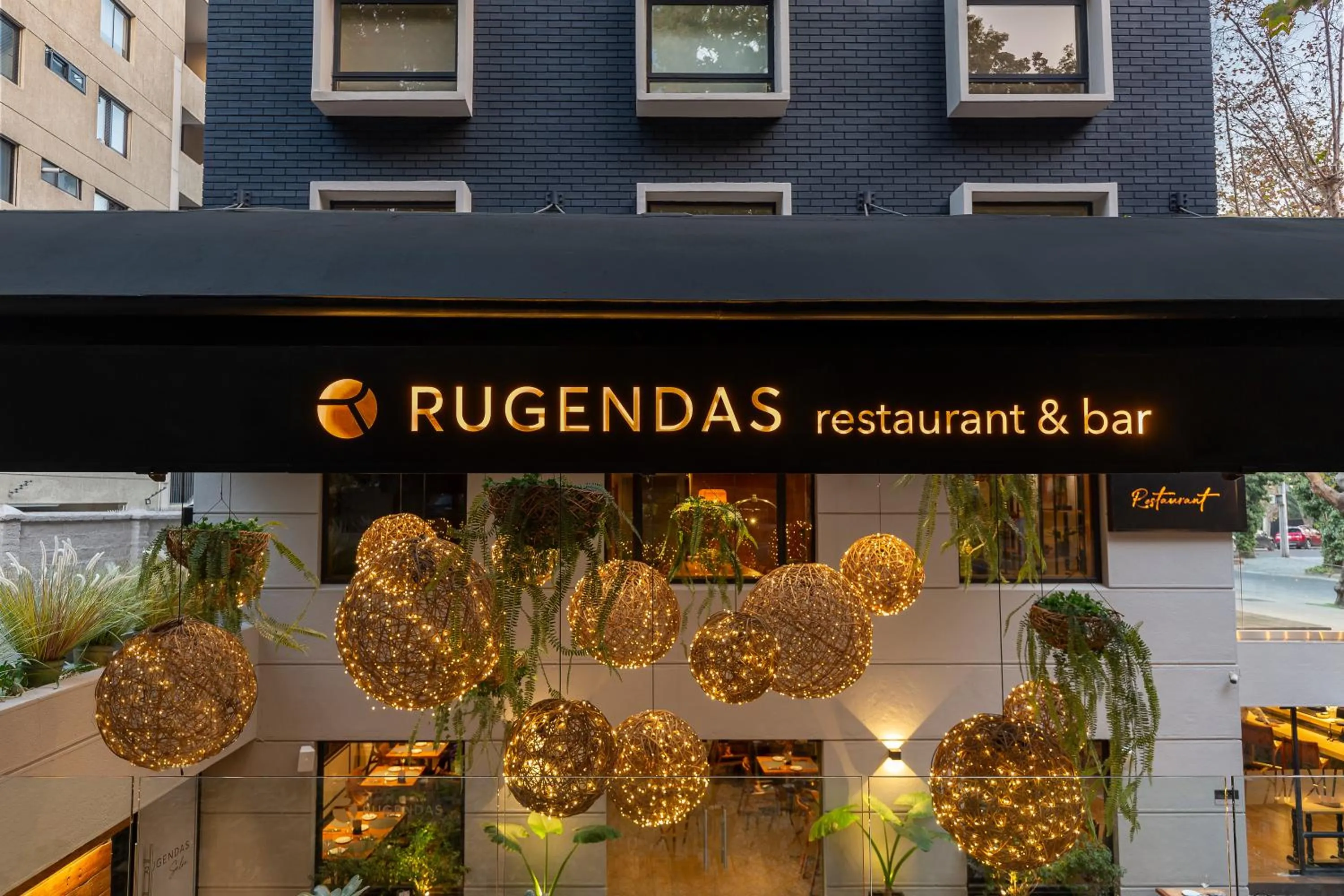 Restaurant/places to eat in Rugendas Hotel Boutique by Time Hotel & Apartments