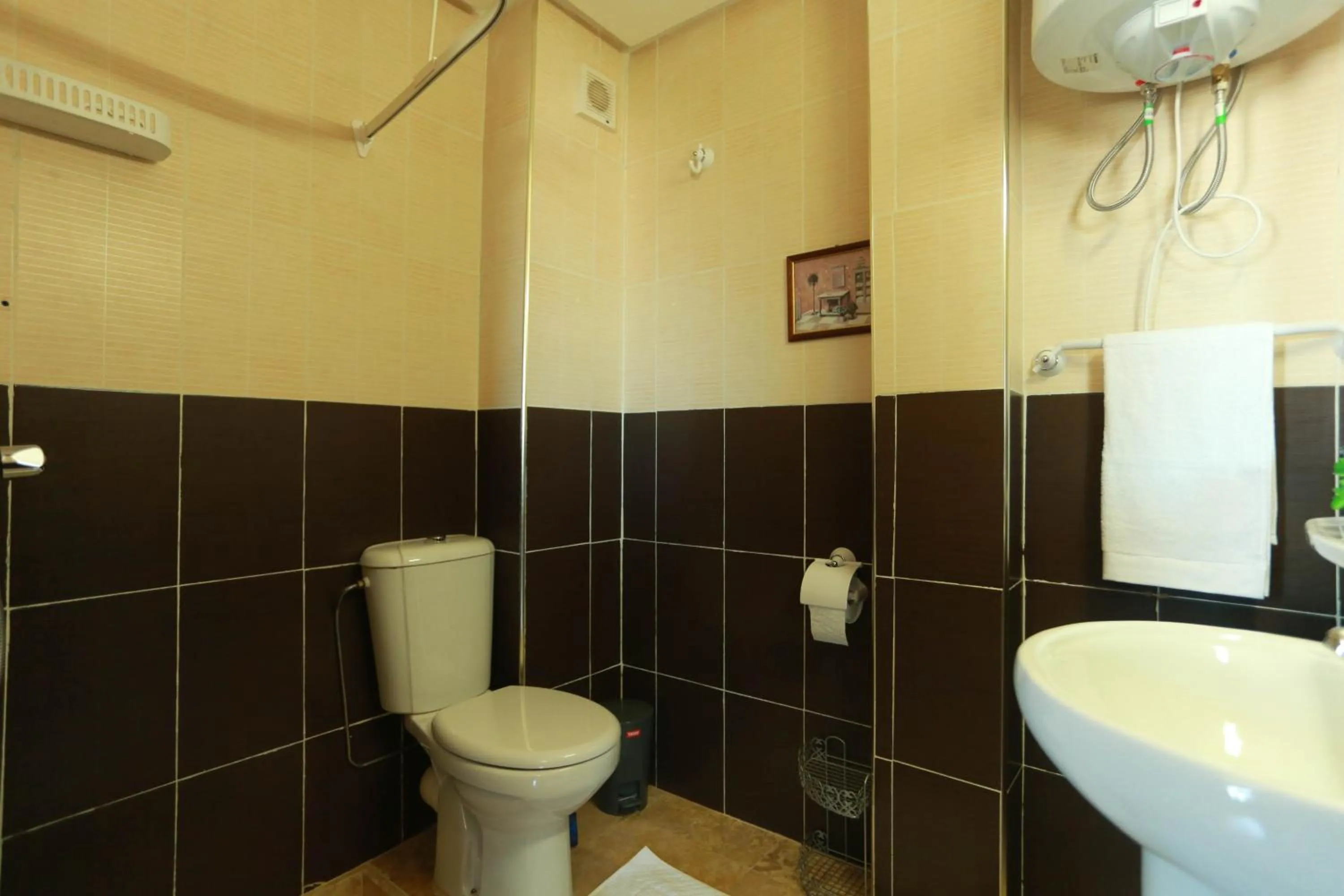 Shower in Dar Guéliz