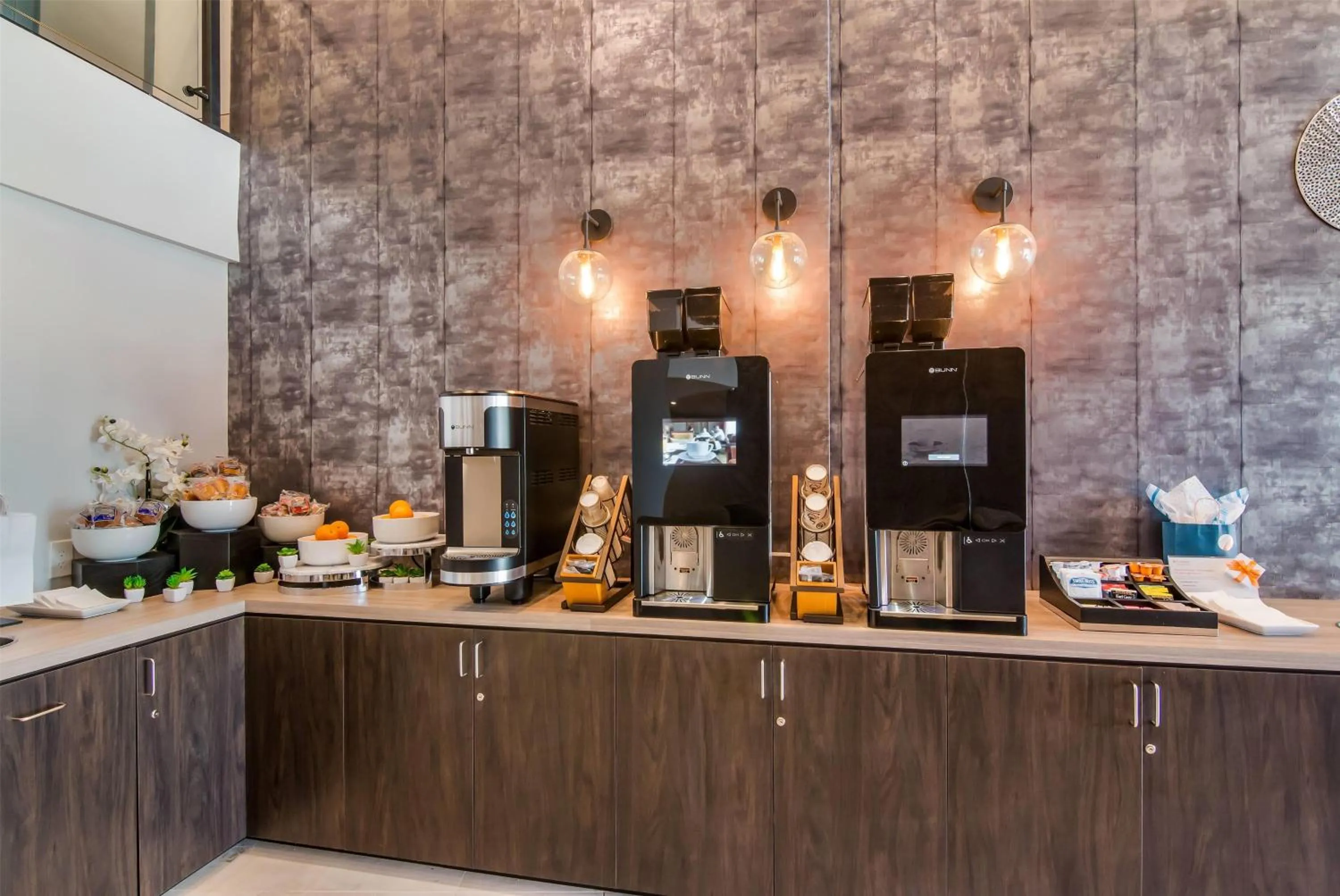 Restaurant/places to eat in Hourglass Hotel, Trademark Collection by Wyndham