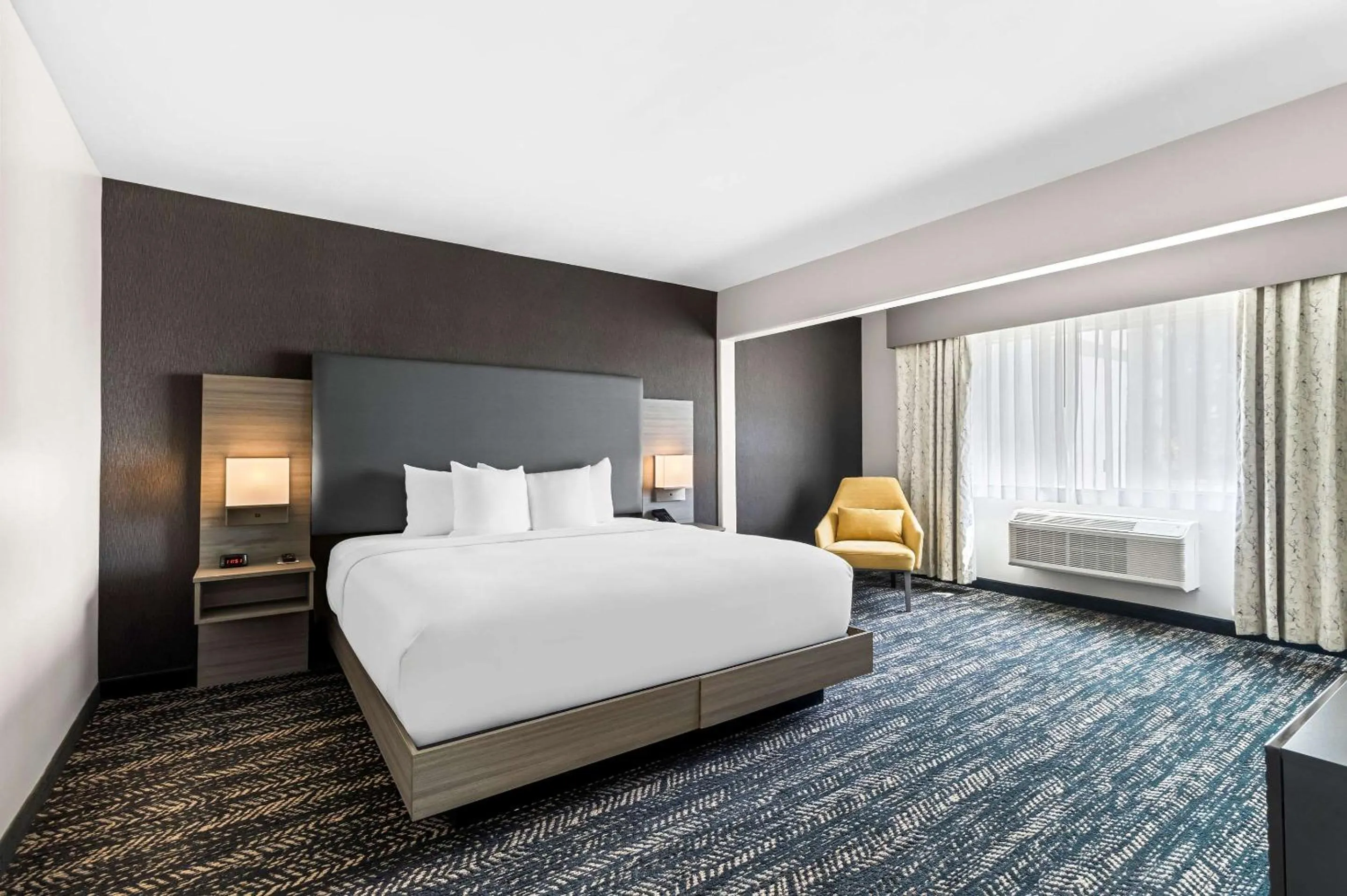 Bedroom, Bed in Hourglass Hotel, an Ascend Collection Hotel