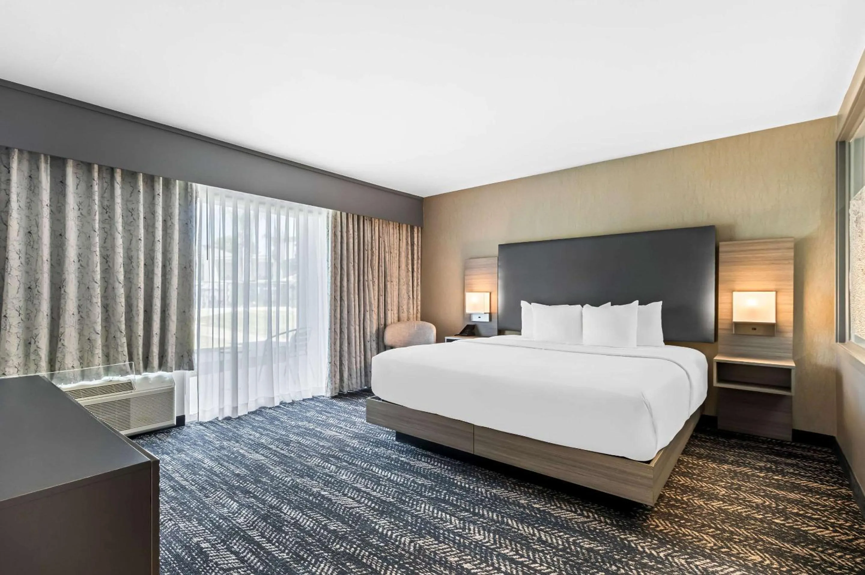 Bedroom, Bed in Hourglass Hotel, an Ascend Collection Hotel