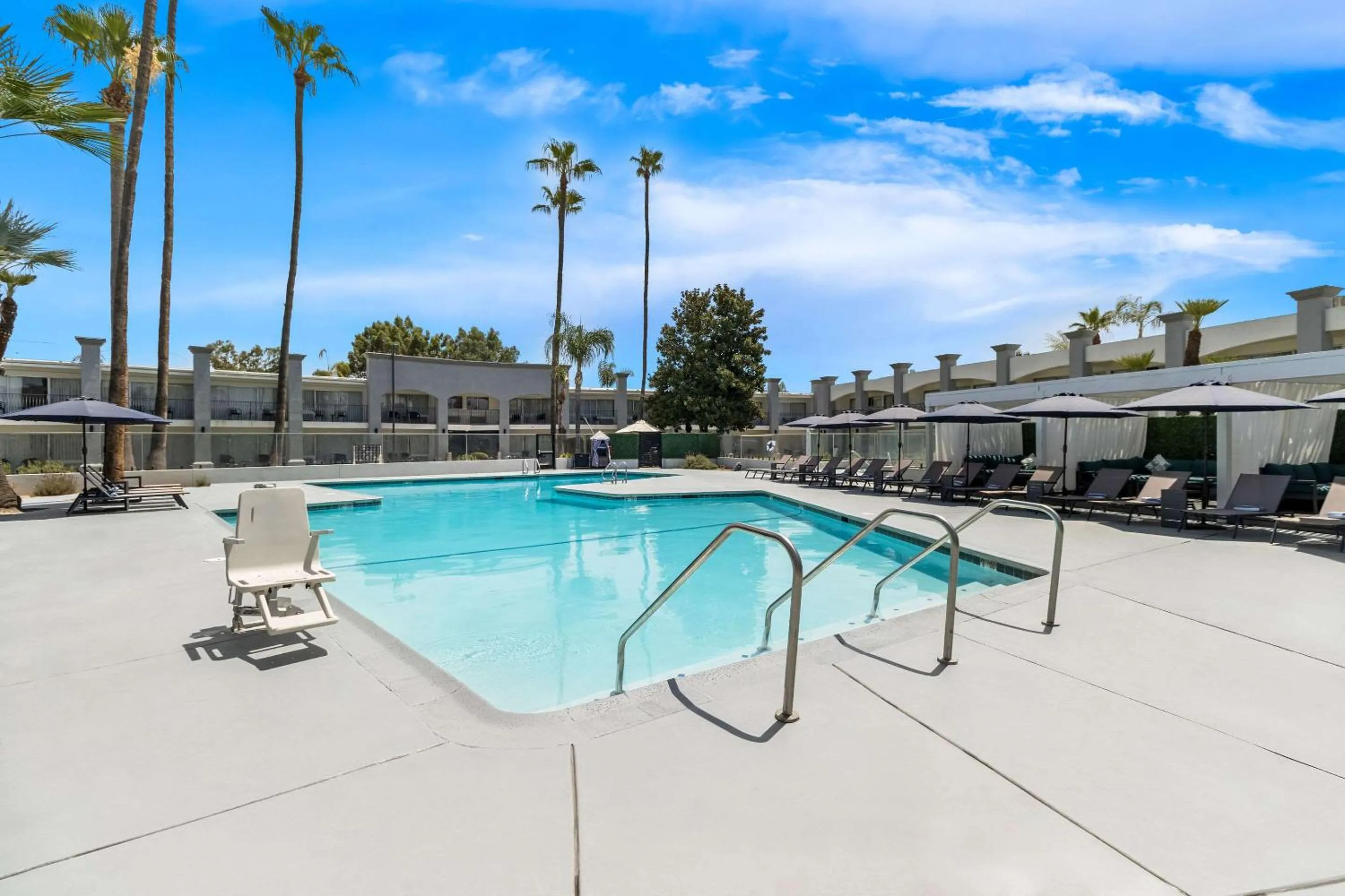 Swimming pool in Hourglass Hotel, an Ascend Collection Hotel