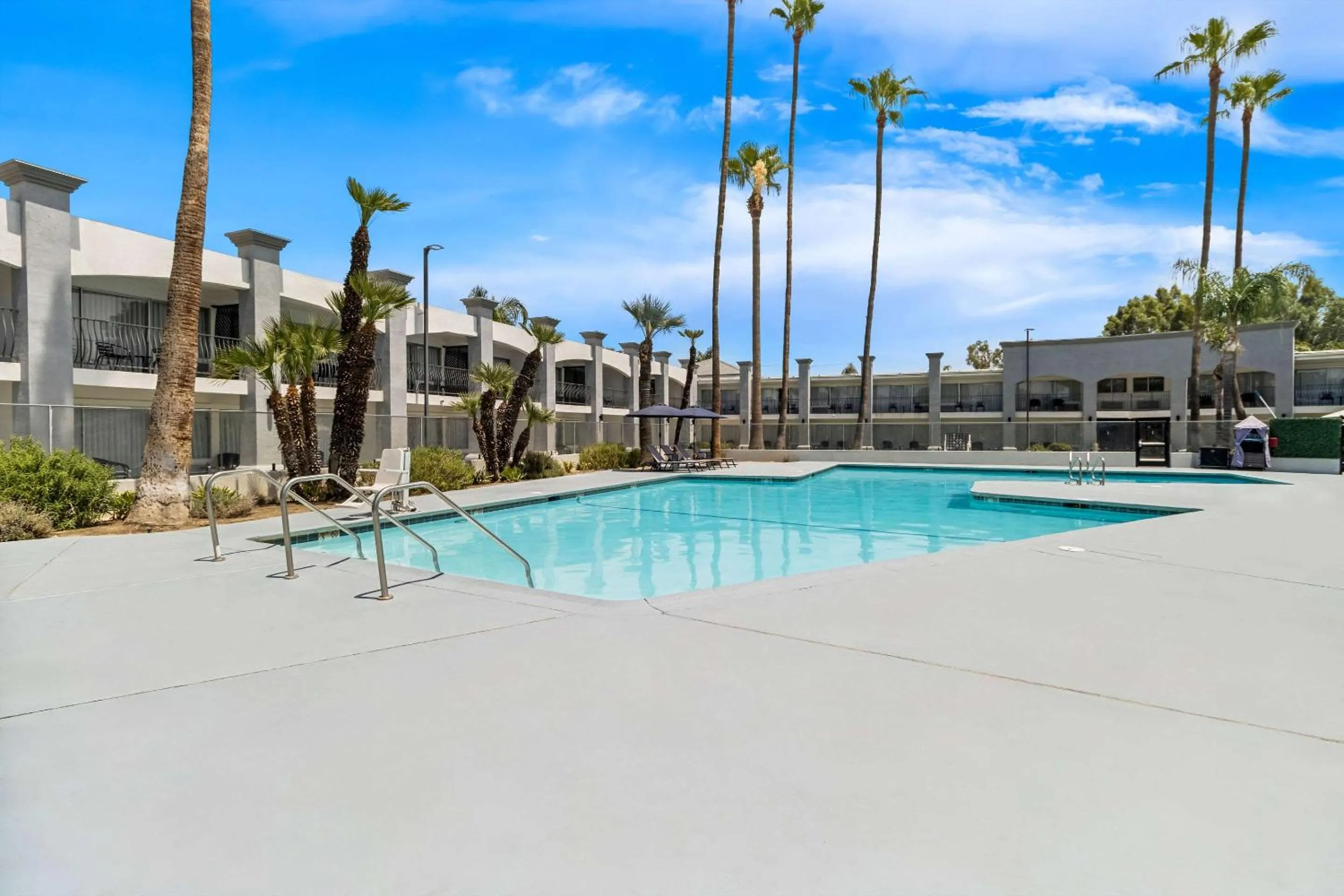 Swimming pool in Hourglass Hotel, an Ascend Collection Hotel