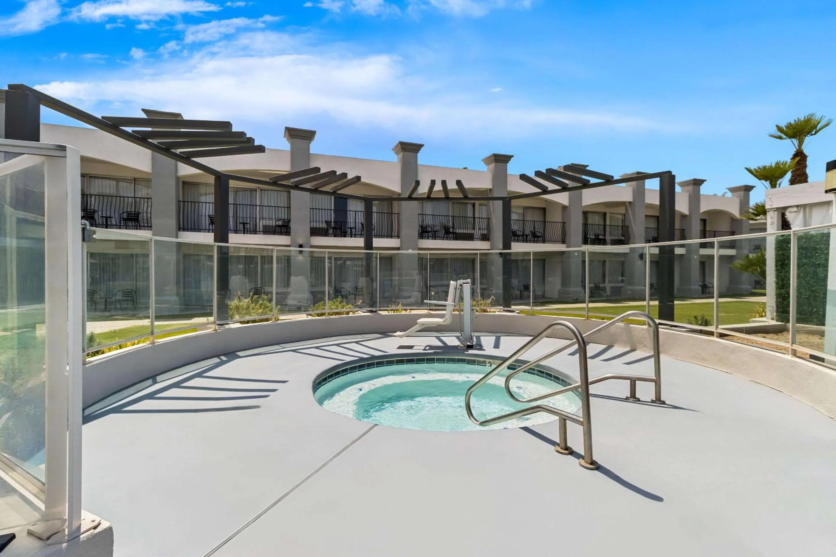 Swimming pool in Hourglass Hotel, an Ascend Collection Hotel