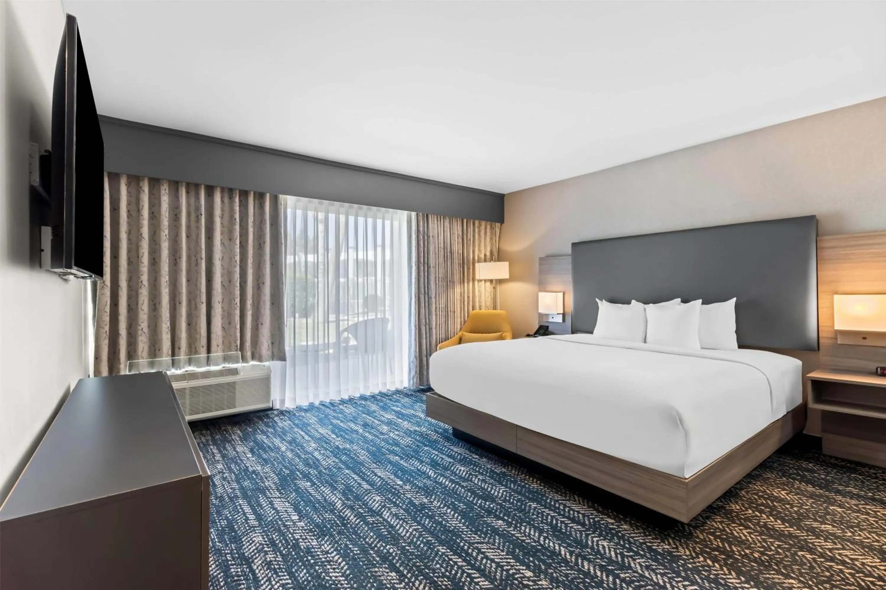 Bed in Hourglass Hotel, Trademark Collection by Wyndham