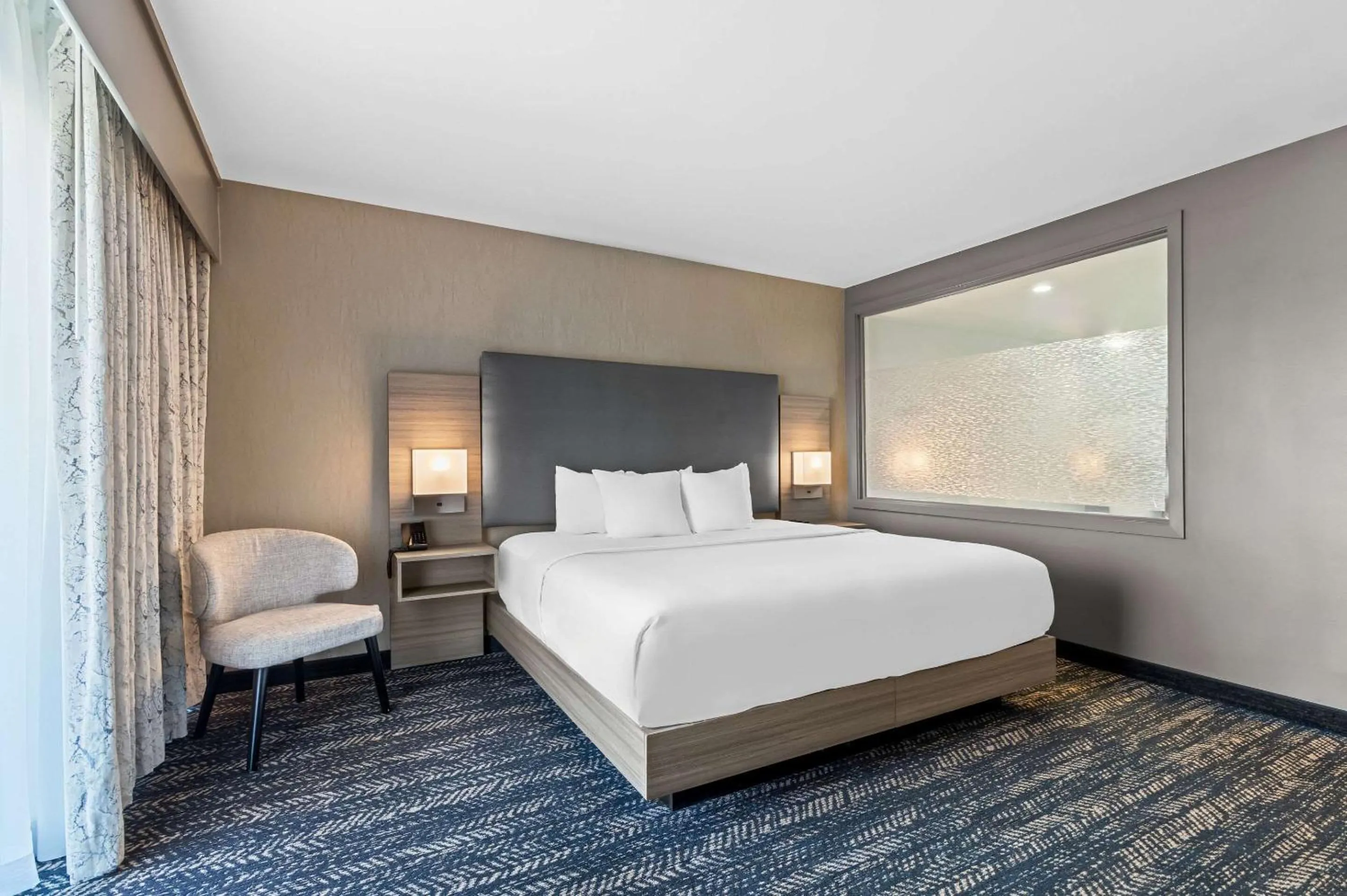 Bedroom, Bed in Hourglass Hotel, an Ascend Collection Hotel